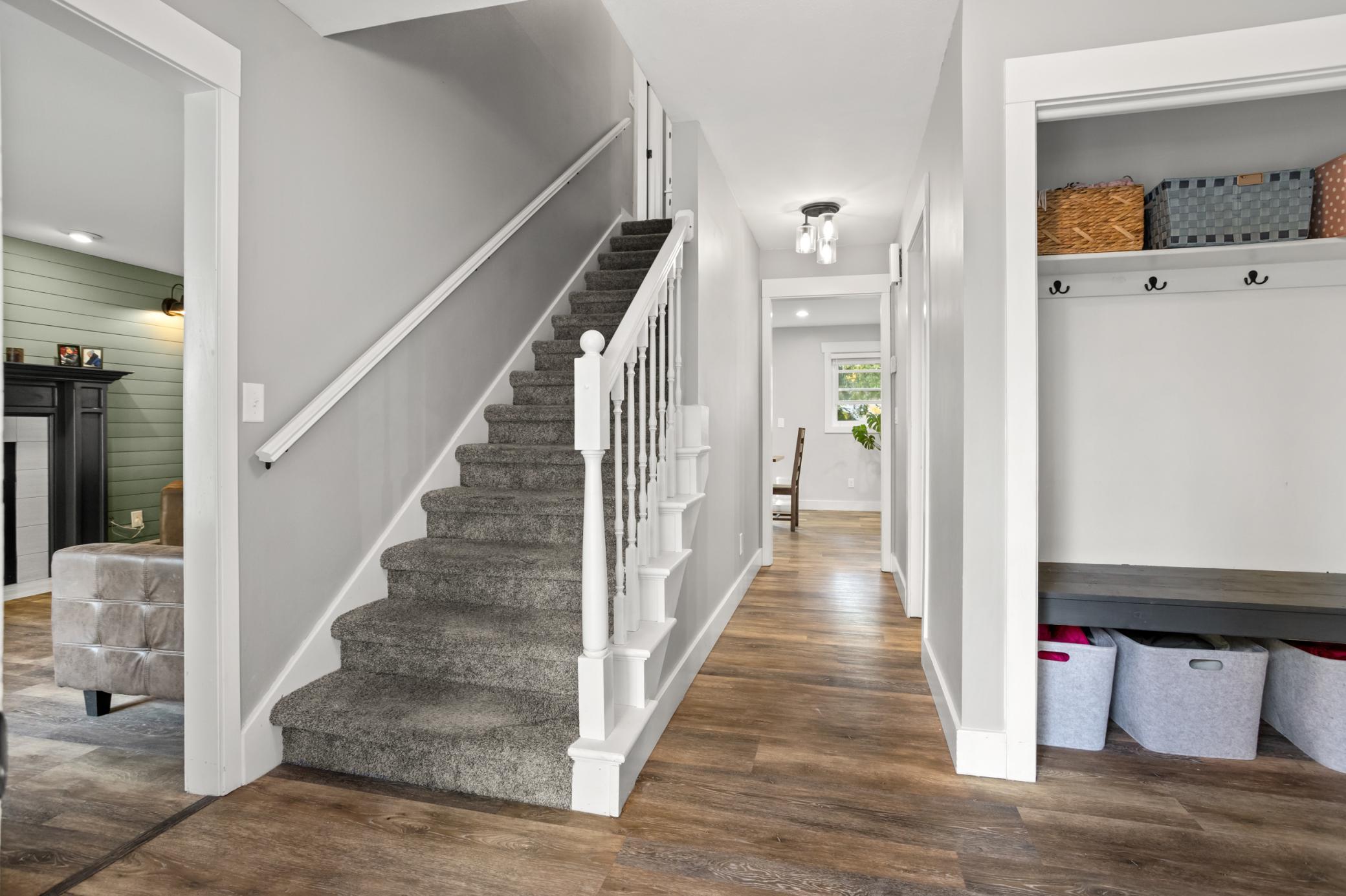 1990 single family home for sale at 2816 39 1/2 Avenue S in Fargo, ND — 6 bed, 4 bath (photo 6 of 55)