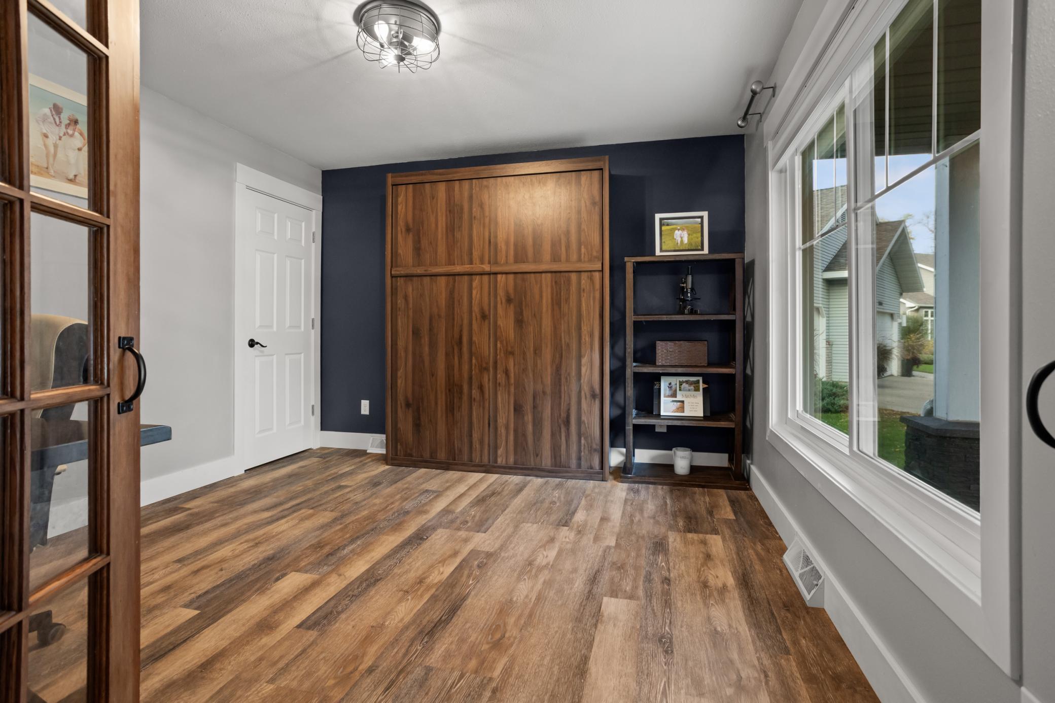 1990 single family home for sale at 2816 39 1/2 Avenue S in Fargo, ND — 6 bed, 4 bath (photo 8 of 55)