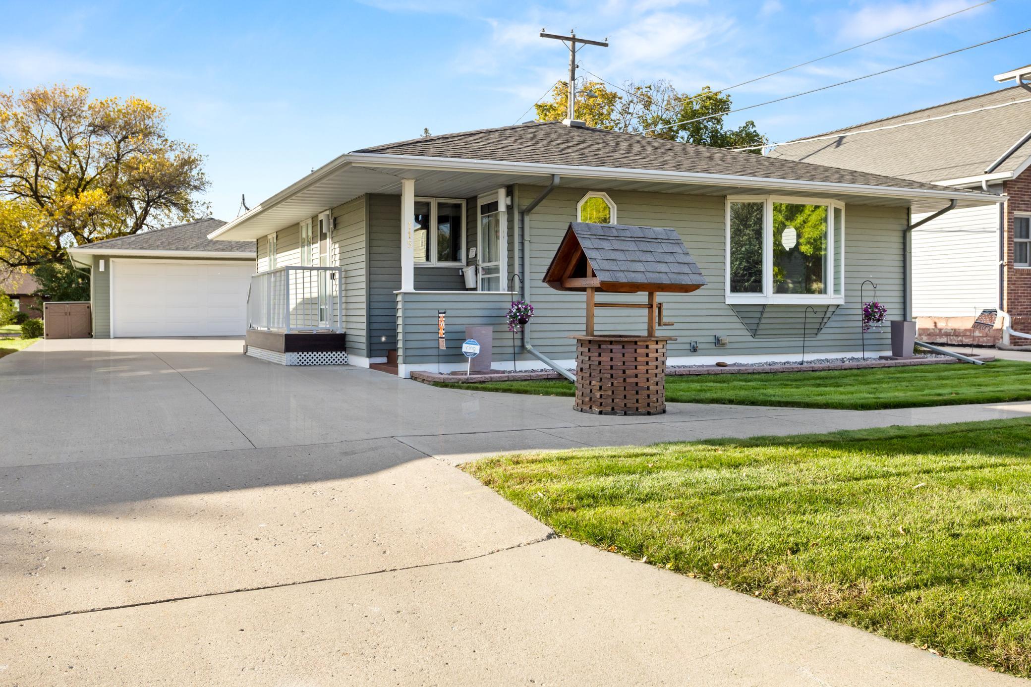 1971 single family home for sale at 115 3rd Avenue S in Wahpeton, ND — 3 bed, 1 bath (photo 2 of 47)