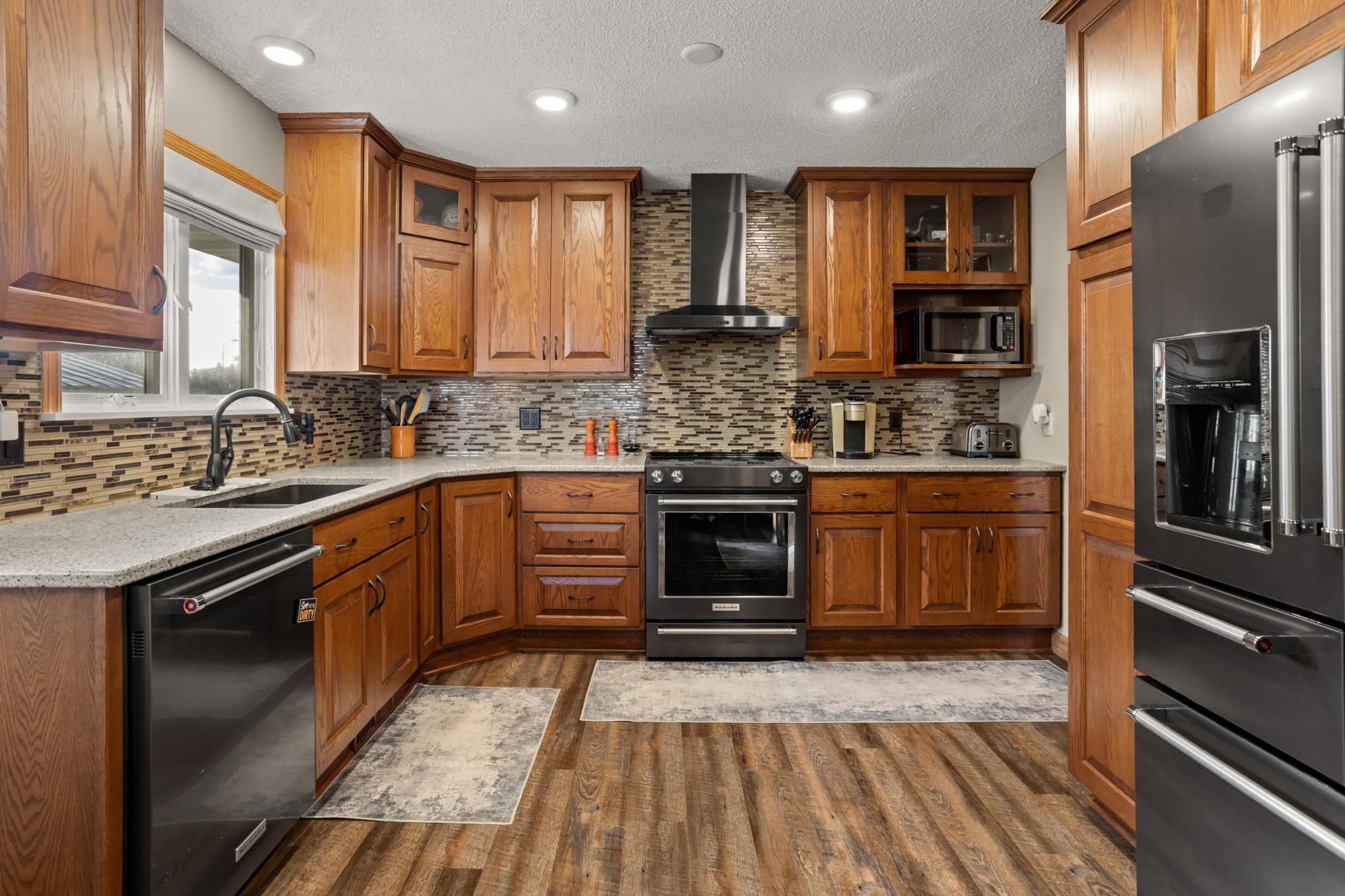 1971 single family home for sale at 115 3rd Avenue S in Wahpeton, ND — 3 bed, 1 bath (photo 11 of 47)