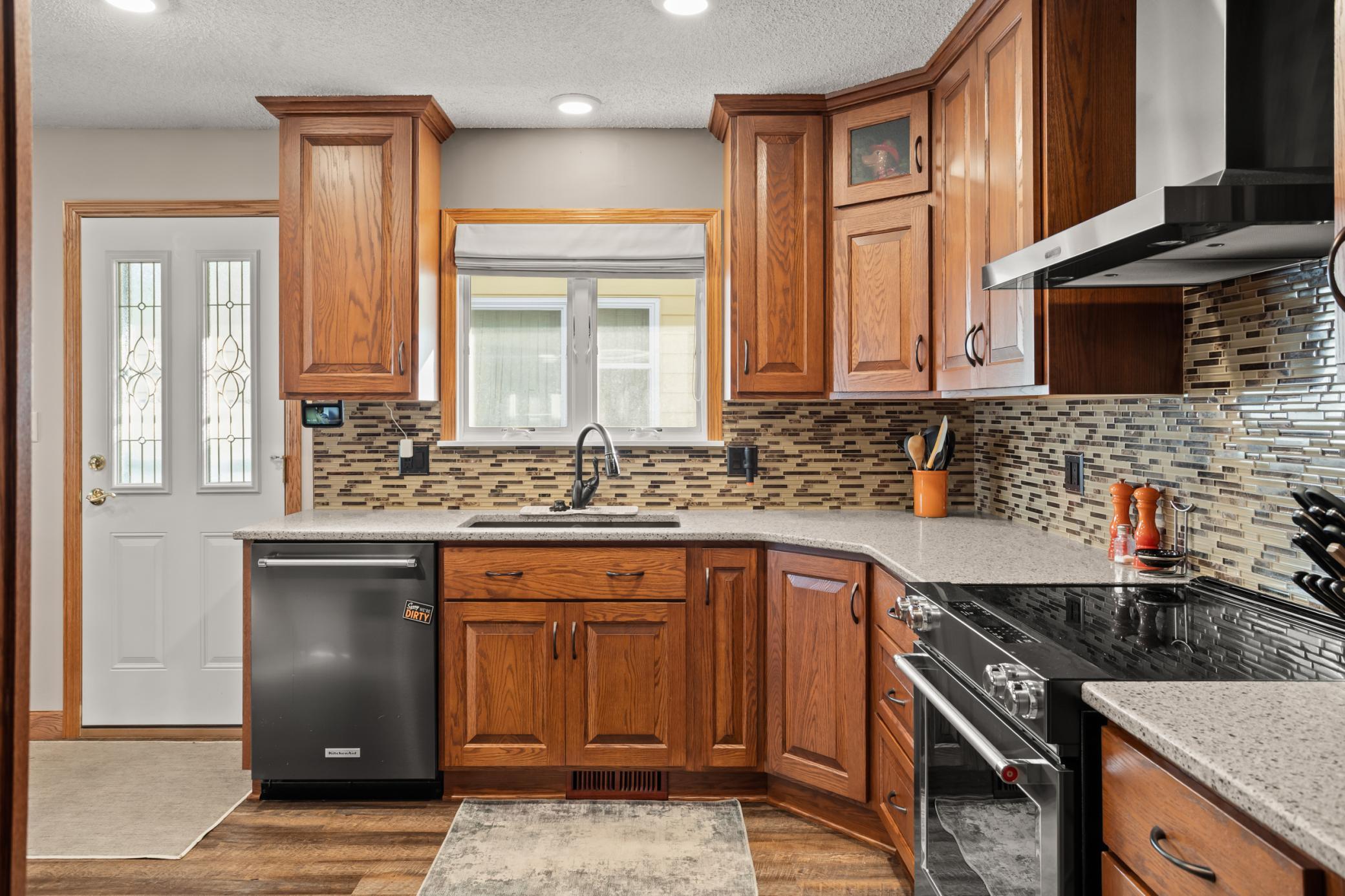 1971 single family home for sale at 115 3rd Avenue S in Wahpeton, ND — 3 bed, 1 bath (photo 13 of 47)