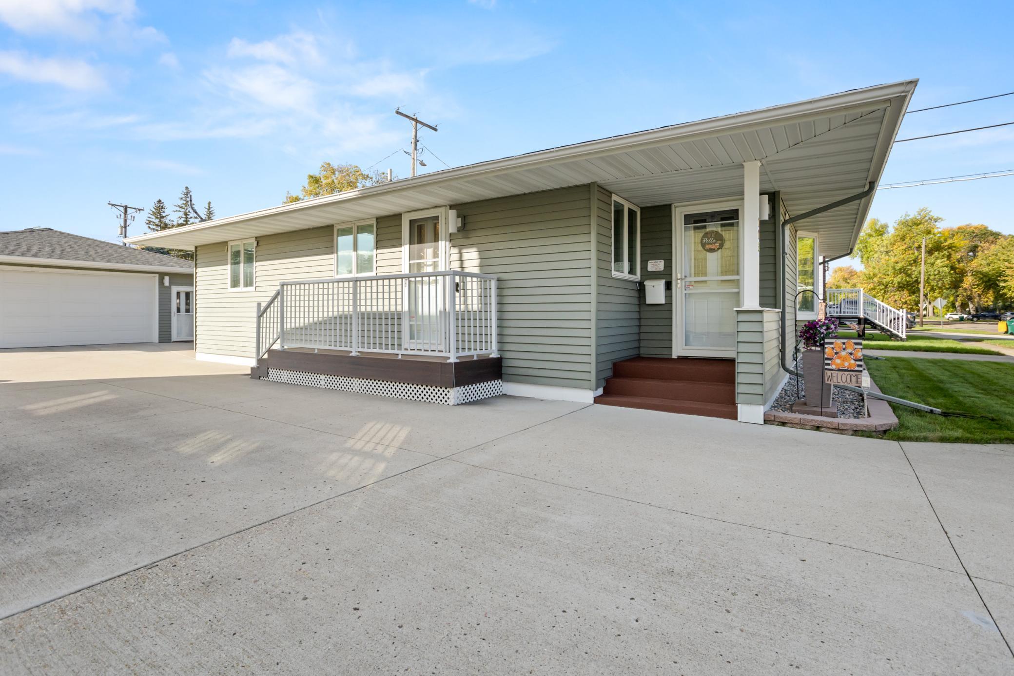 1971 single family home for sale at 115 3rd Avenue S in Wahpeton, ND — 3 bed, 1 bath (photo 3 of 47)