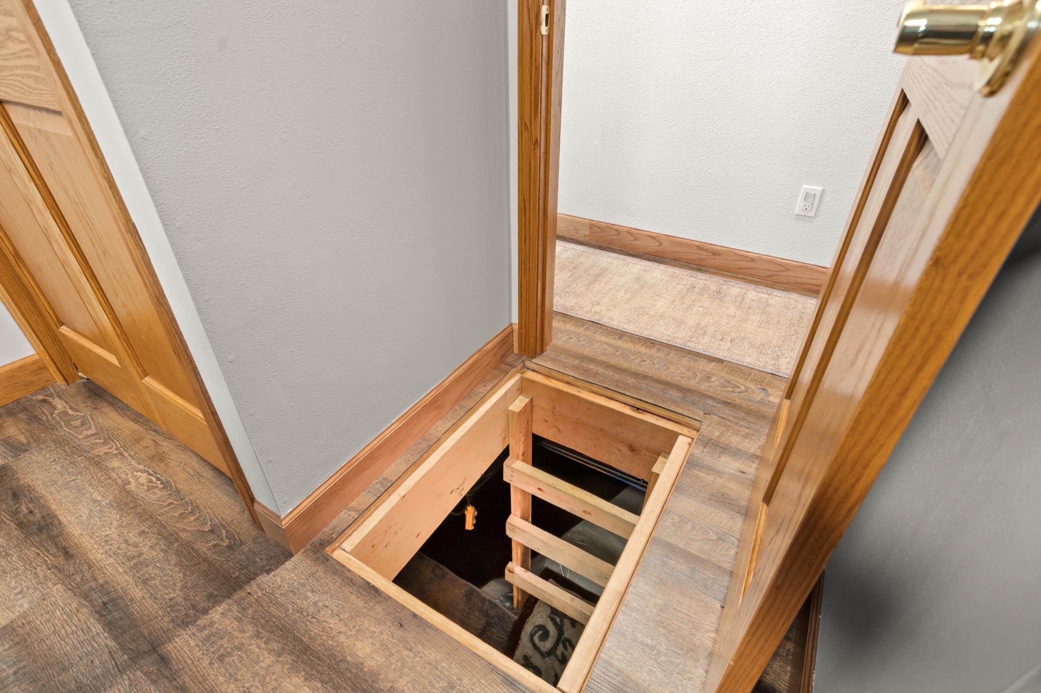 1971 single family home for sale at 115 3rd Avenue S in Wahpeton, ND — 3 bed, 1 bath (photo 25 of 47)