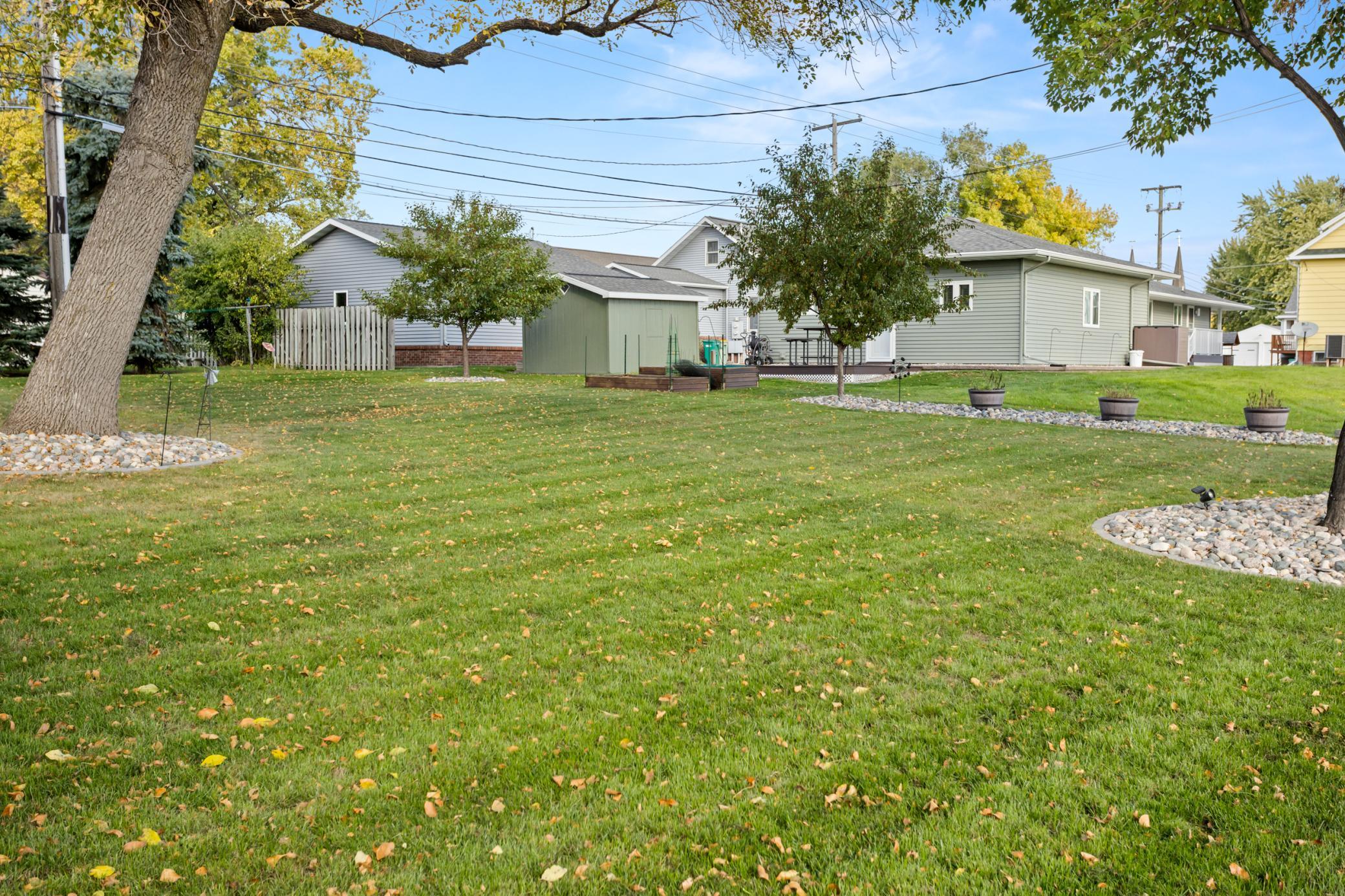 1971 single family home for sale at 115 3rd Avenue S in Wahpeton, ND — 3 bed, 1 bath (photo 37 of 47)