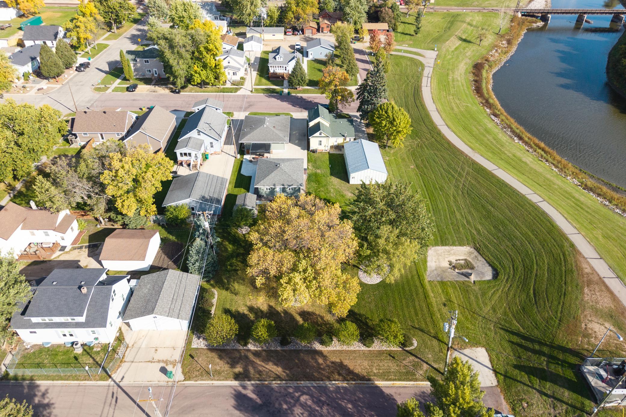 1971 single family home for sale at 115 3rd Avenue S in Wahpeton, ND — 3 bed, 1 bath (photo 41 of 47)