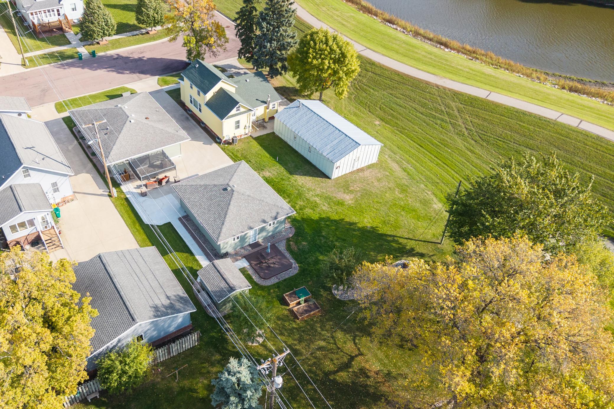1971 single family home for sale at 115 3rd Avenue S in Wahpeton, ND — 3 bed, 1 bath (photo 42 of 47)