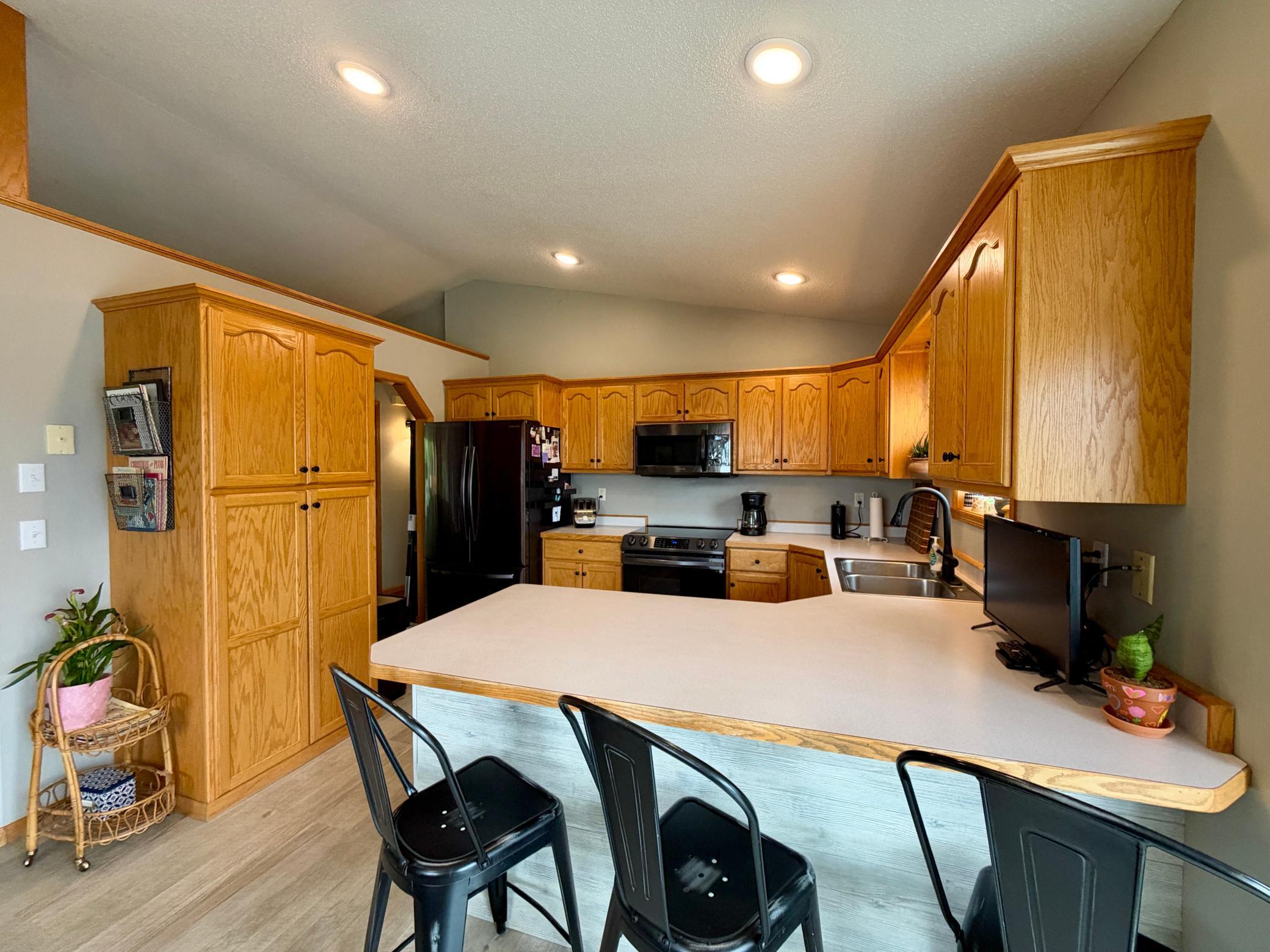 1999 single family home for sale at 3001 9th Avenue S in Moorhead, MN — 4 bed, 3 bath (photo 3 of 35)