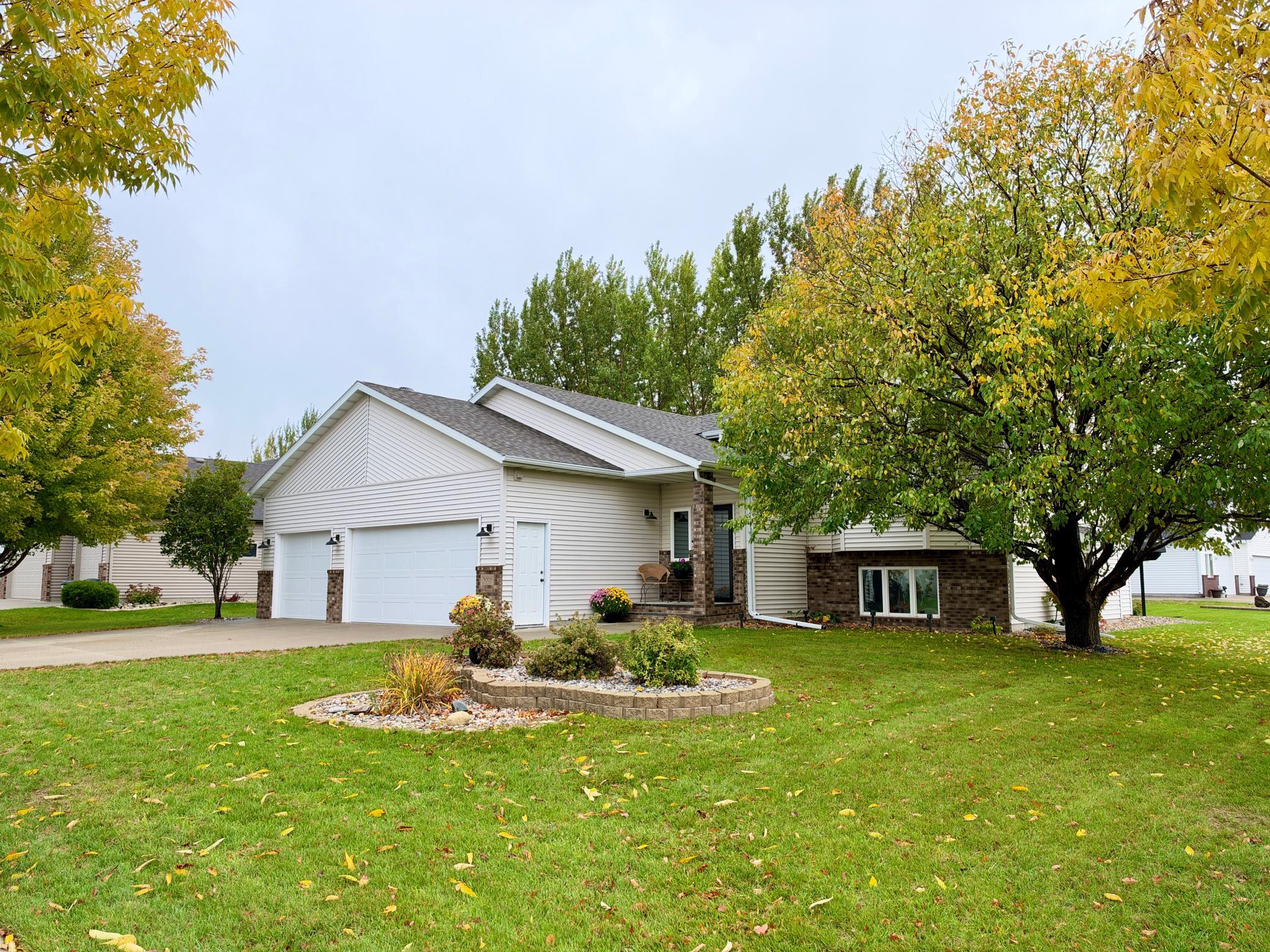 1999 single family home for sale at 3001 9th Avenue S in Moorhead, MN — 4 bed, 3 bath (photo 33 of 35)