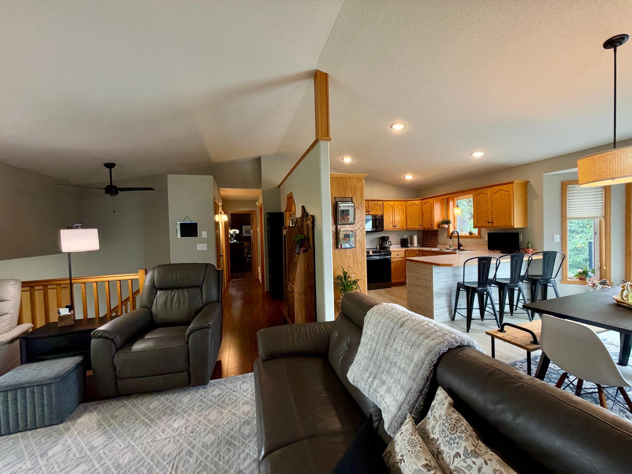 1999 single family home for sale at 3001 9th Avenue S in Moorhead, MN — 4 bed, 3 bath (photo 7 of 35)