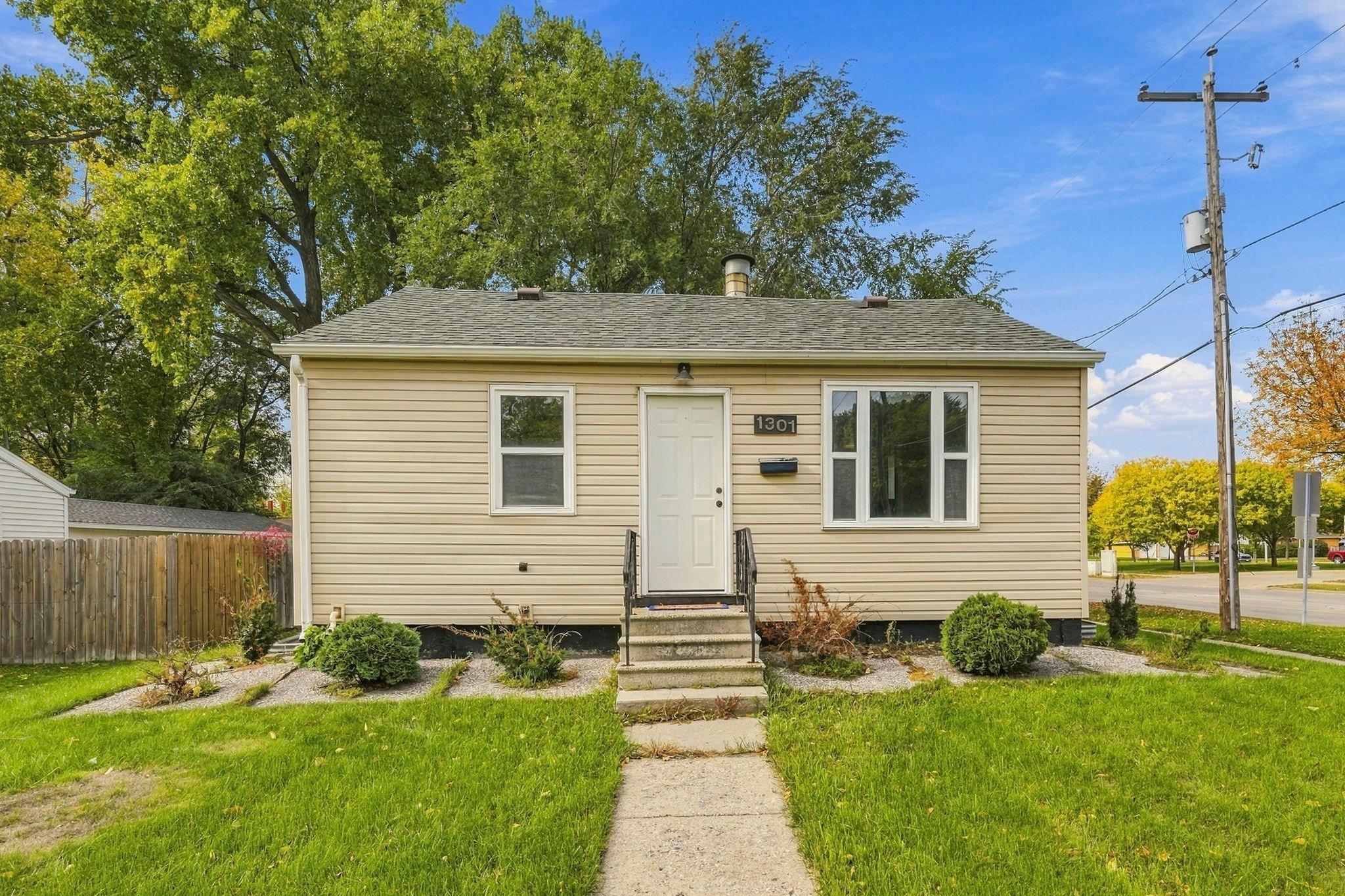 1940 single family home for sale at 1301 16th Street S in Fargo, ND — 2 bed, 1 bath