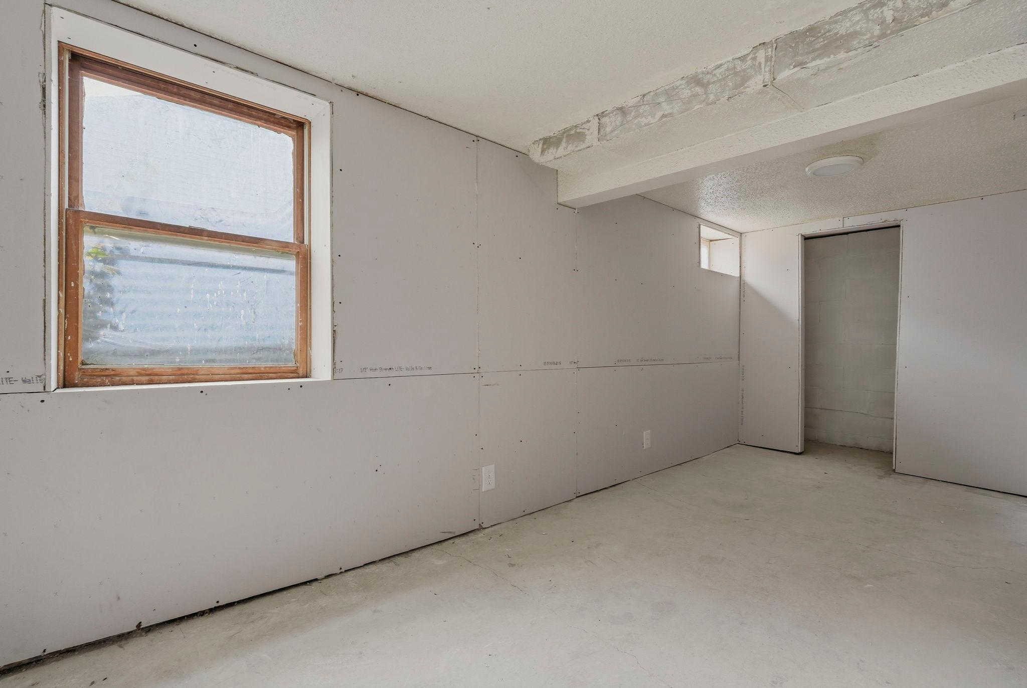 1940 single family home for sale at 1301 16th Street S in Fargo, ND — 2 bed, 1 bath (photo 16 of 27)