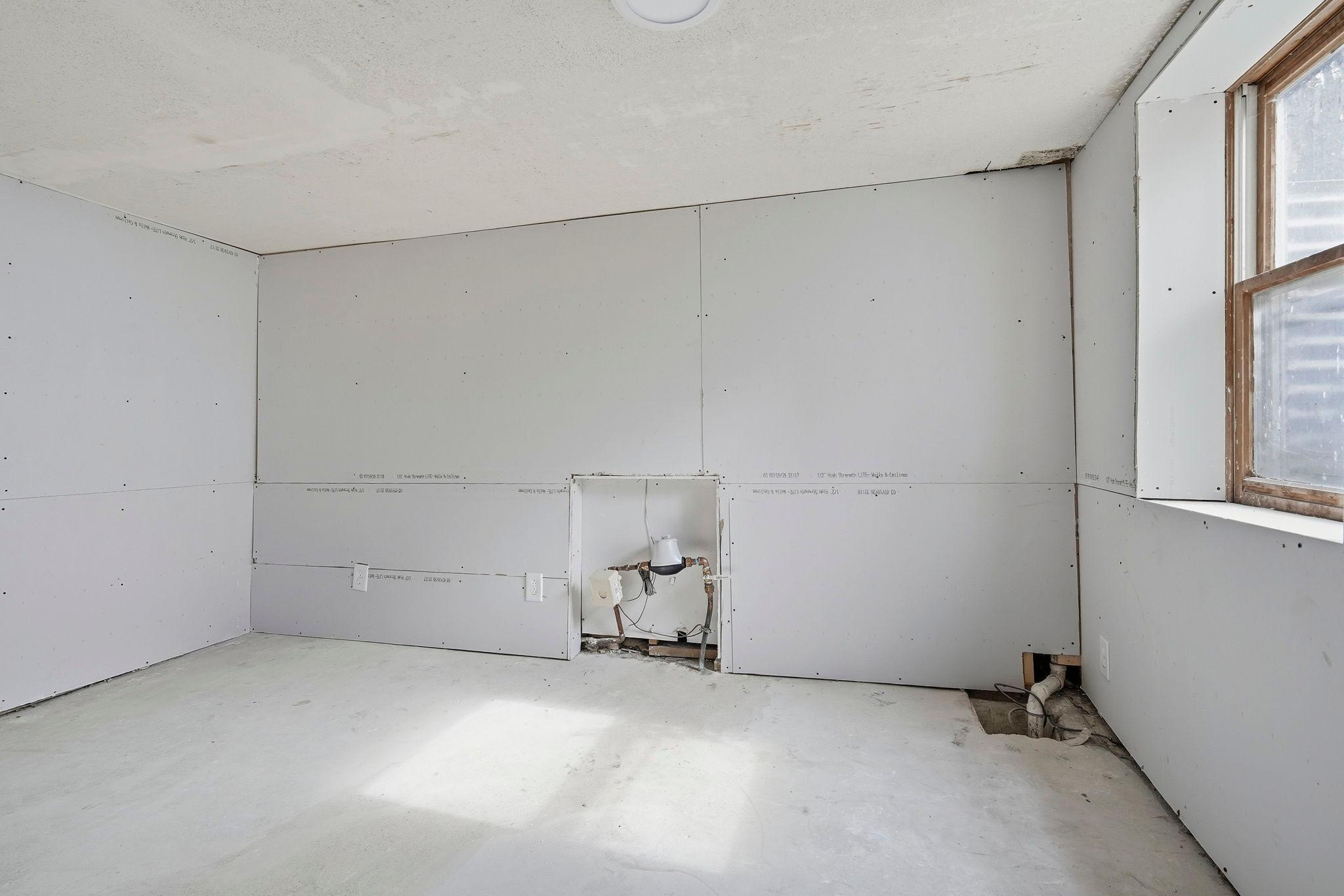 1940 single family home for sale at 1301 16th Street S in Fargo, ND — 2 bed, 1 bath (photo 17 of 27)