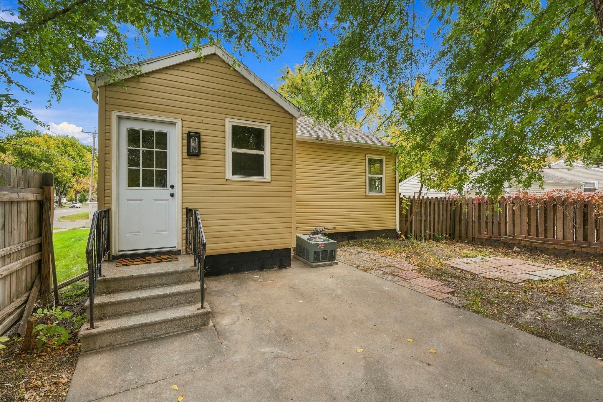 1940 single family home for sale at 1301 16th Street S in Fargo, ND — 2 bed, 1 bath (photo 18 of 27)