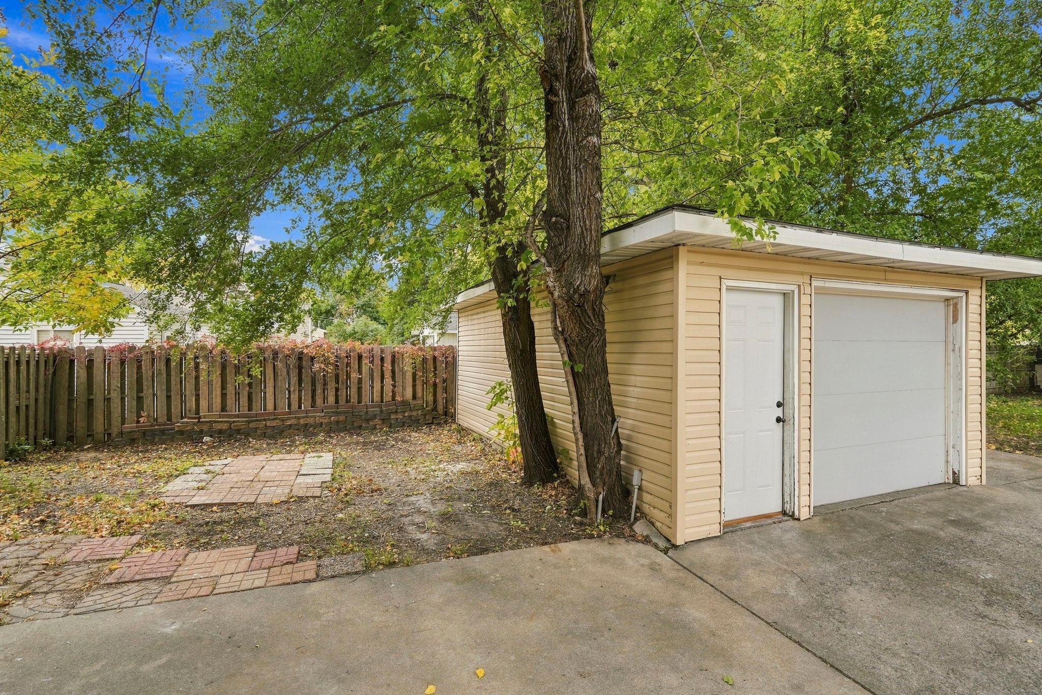 1940 single family home for sale at 1301 16th Street S in Fargo, ND — 2 bed, 1 bath (photo 19 of 27)