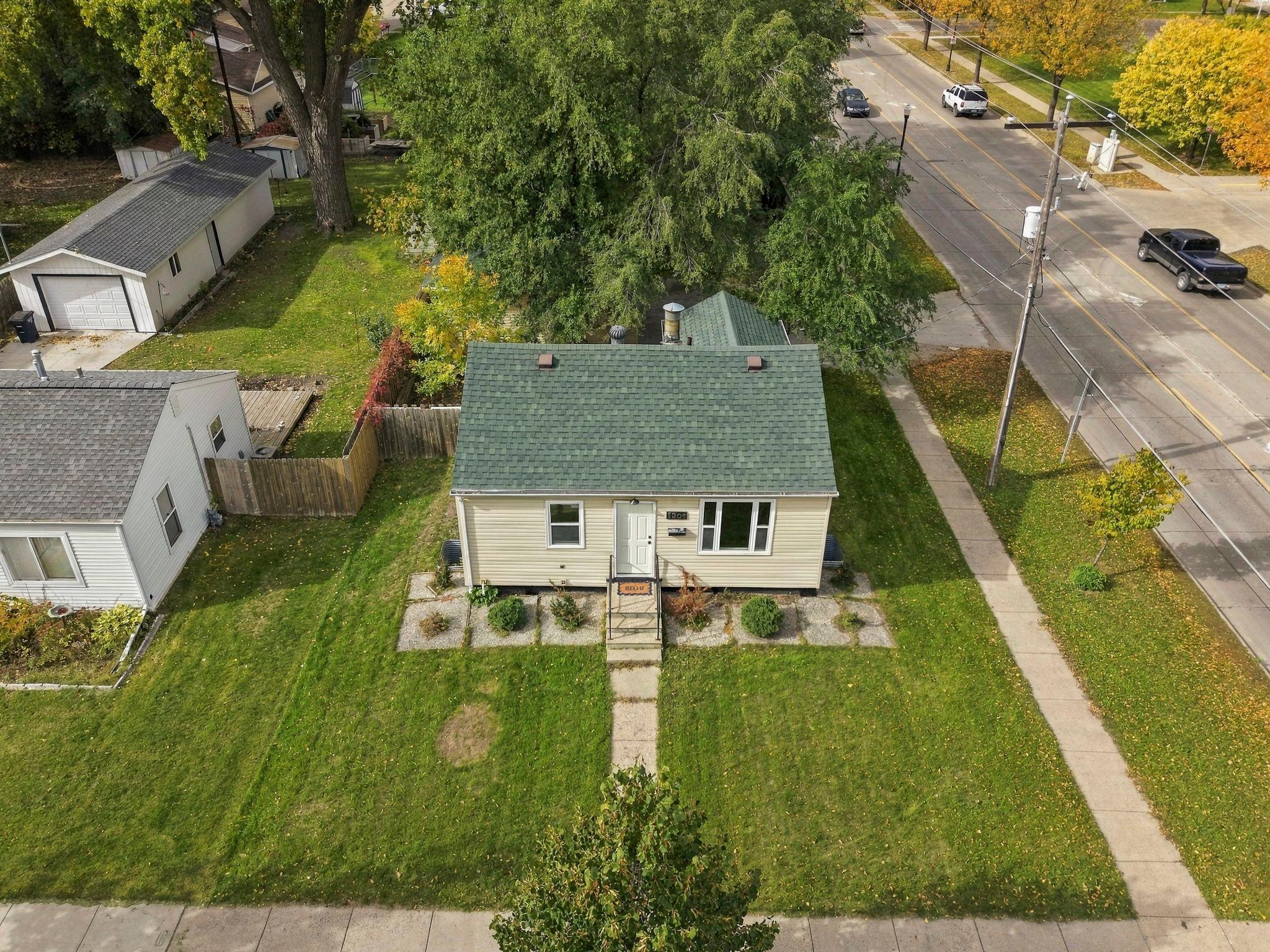 1940 single family home for sale at 1301 16th Street S in Fargo, ND — 2 bed, 1 bath (photo 22 of 27)