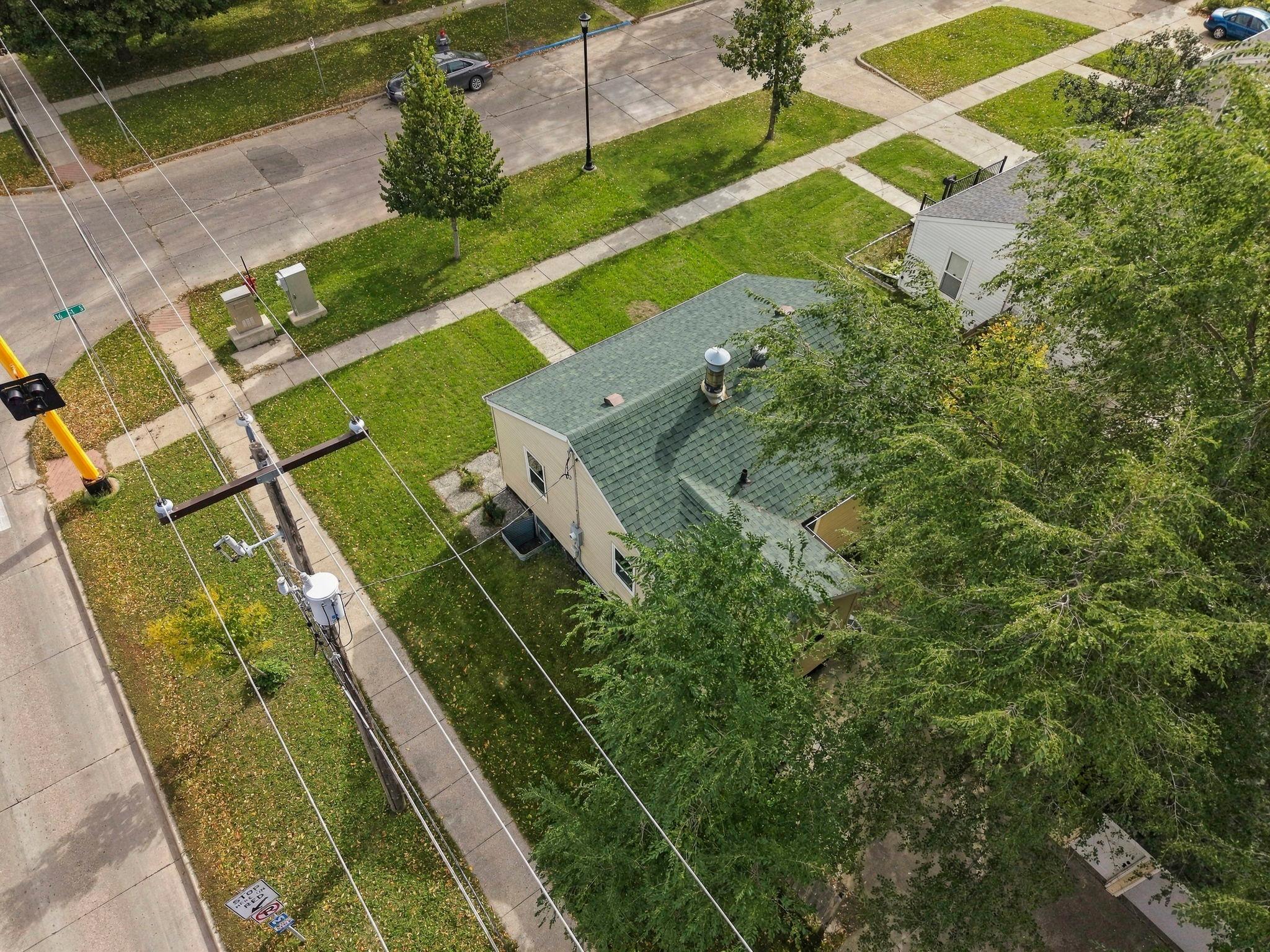 1940 single family home for sale at 1301 16th Street S in Fargo, ND — 2 bed, 1 bath (photo 23 of 27)