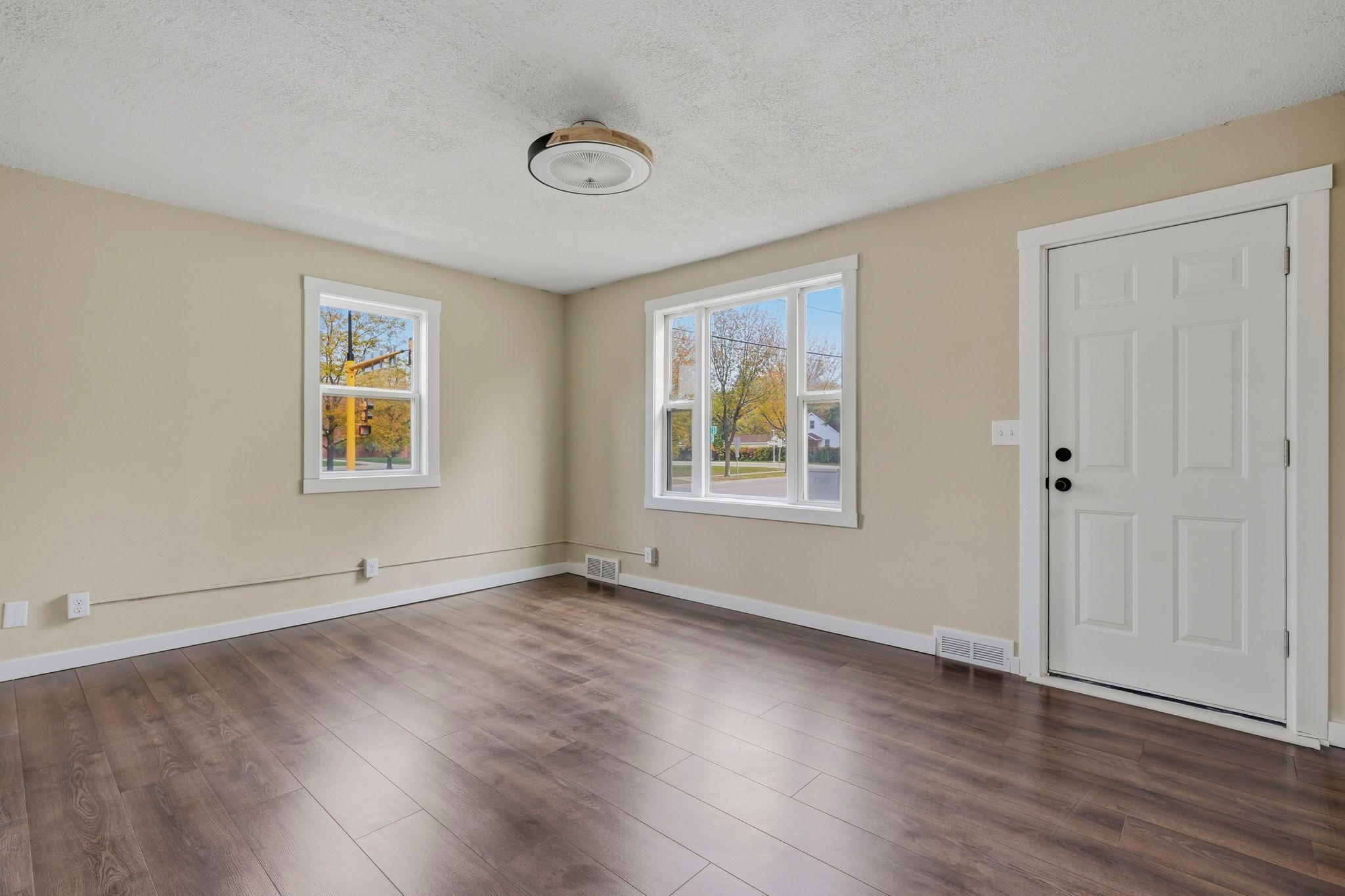 1940 single family home for sale at 1301 16th Street S in Fargo, ND — 2 bed, 1 bath (photo 4 of 27)