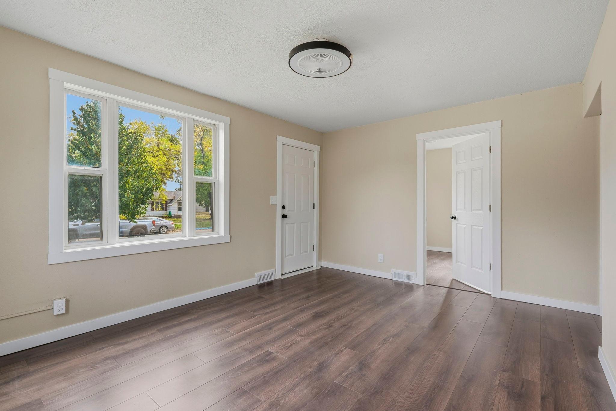1940 single family home for sale at 1301 16th Street S in Fargo, ND — 2 bed, 1 bath (photo 5 of 27)