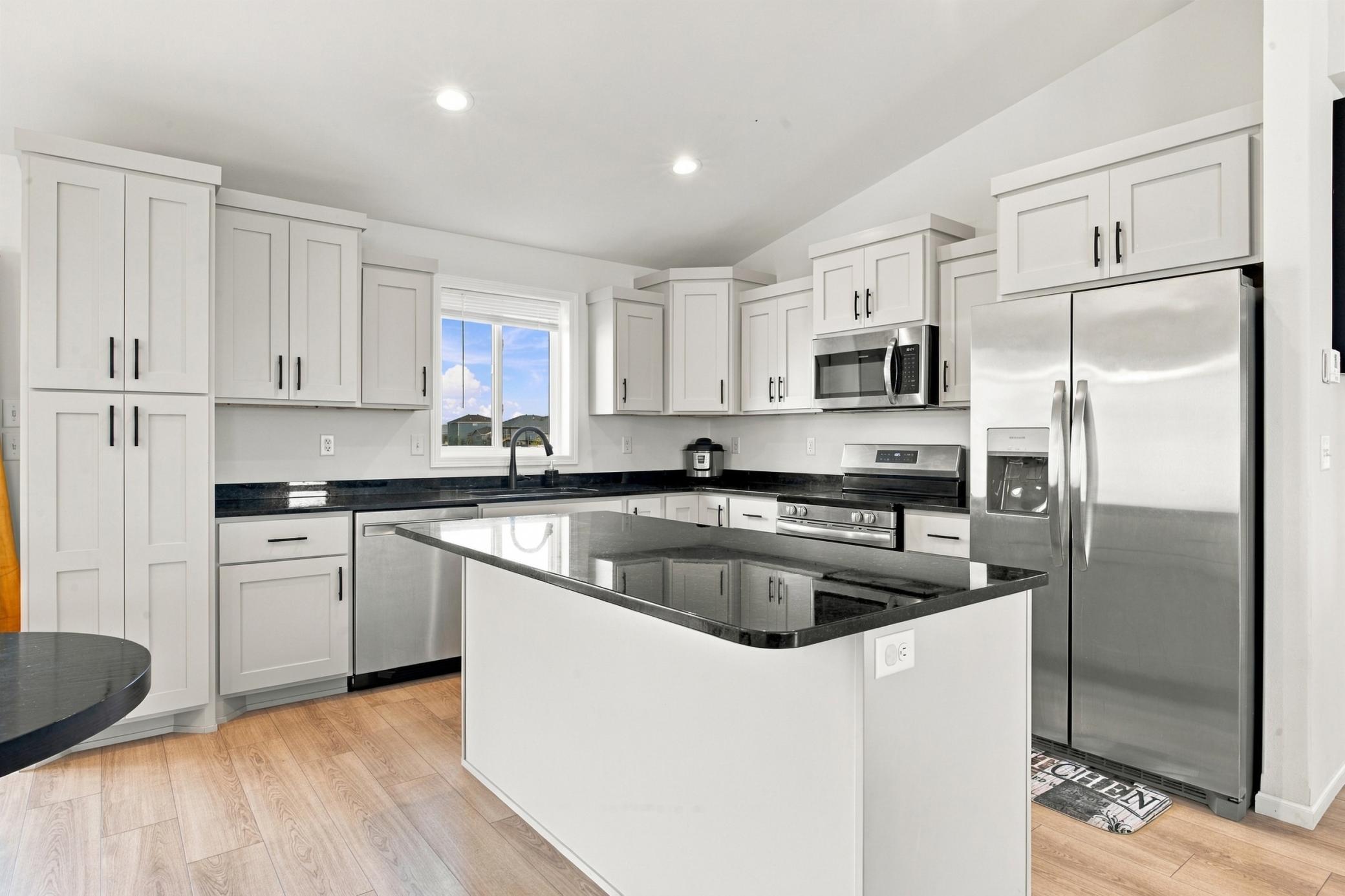 2024 single family home for sale at 838 2nd Avenue in Horace, ND — 4 bed, 3 bath (photo 11 of 40)
