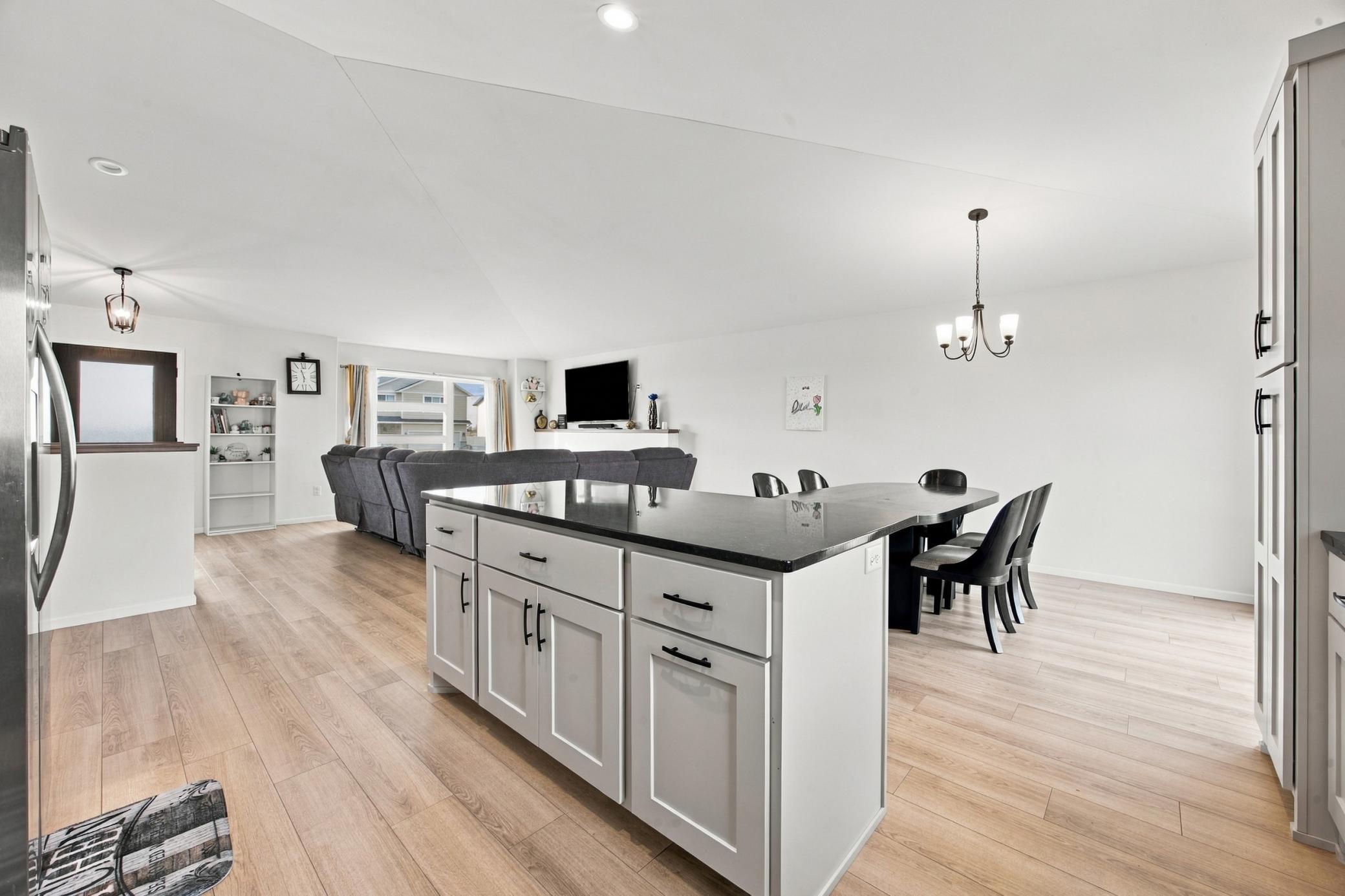 2024 single family home for sale at 838 2nd Avenue in Horace, ND — 4 bed, 3 bath (photo 13 of 40)