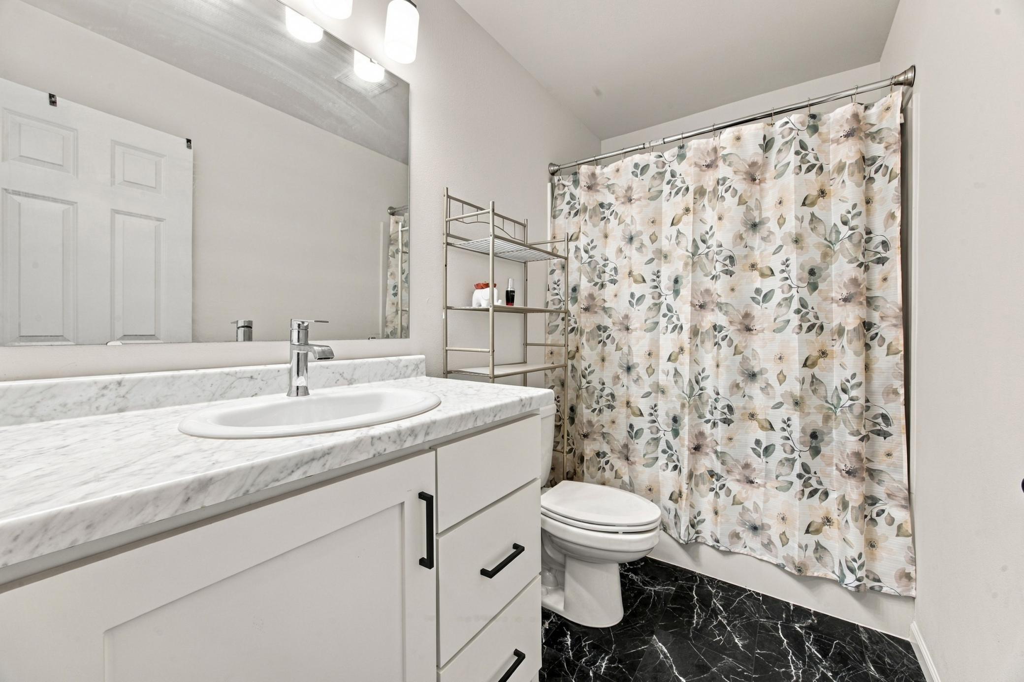 2024 single family home for sale at 838 2nd Avenue in Horace, ND — 4 bed, 3 bath (photo 21 of 40)