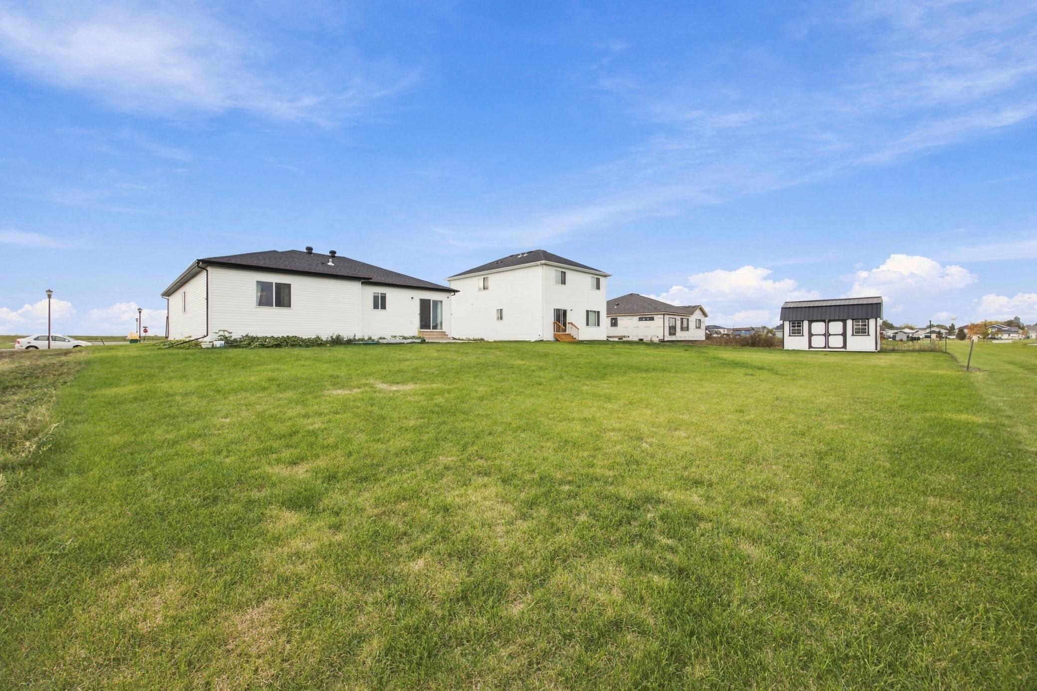 2024 single family home for sale at 838 2nd Avenue in Horace, ND — 4 bed, 3 bath (photo 32 of 40)