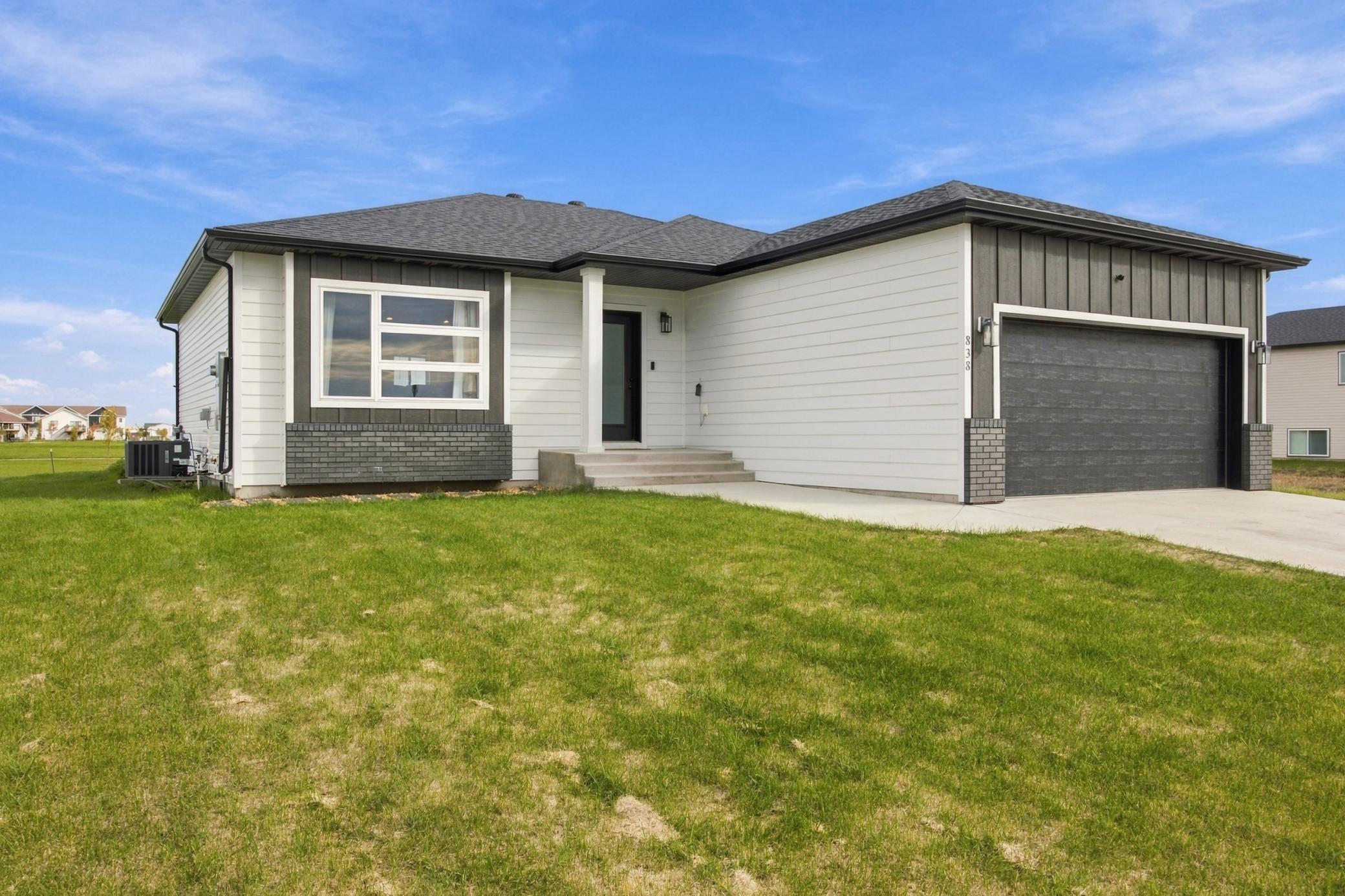 2024 single family home for sale at 838 2nd Avenue in Horace, ND — 4 bed, 3 bath (photo 5 of 40)