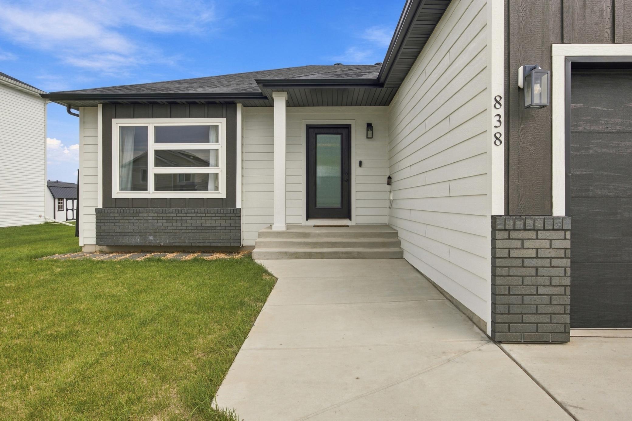 2024 single family home for sale at 838 2nd Avenue in Horace, ND — 4 bed, 3 bath (photo 6 of 40)