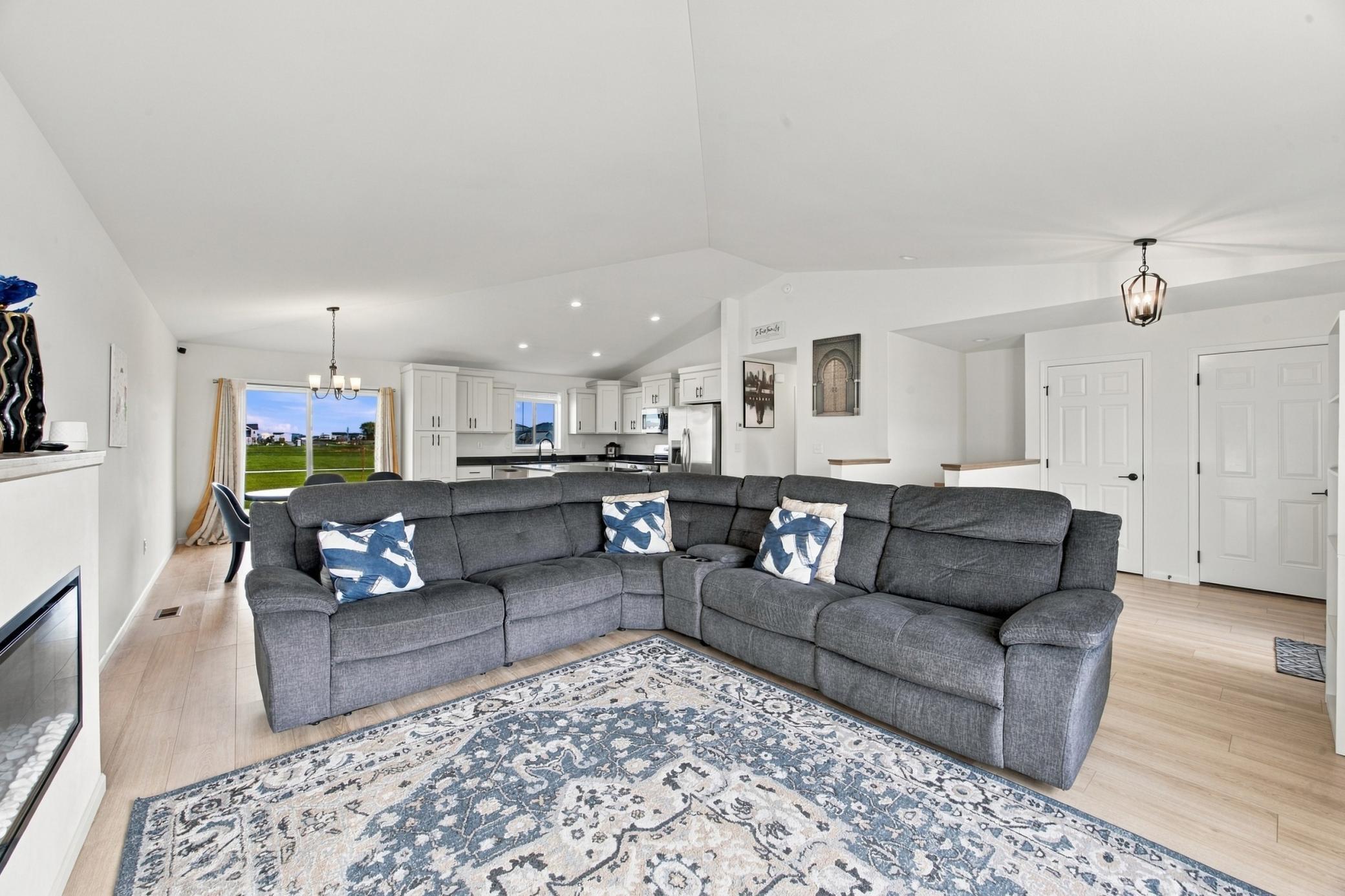 2024 single family home for sale at 838 2nd Avenue in Horace, ND — 4 bed, 3 bath (photo 9 of 40)