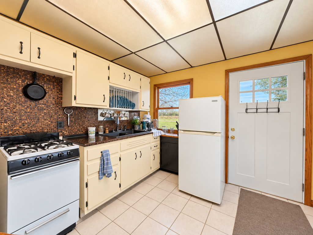 1982 single family home for sale at 20796 County Road 566 in Bovey, MN — 2 bed, 1 bath (photo 2 of 24)