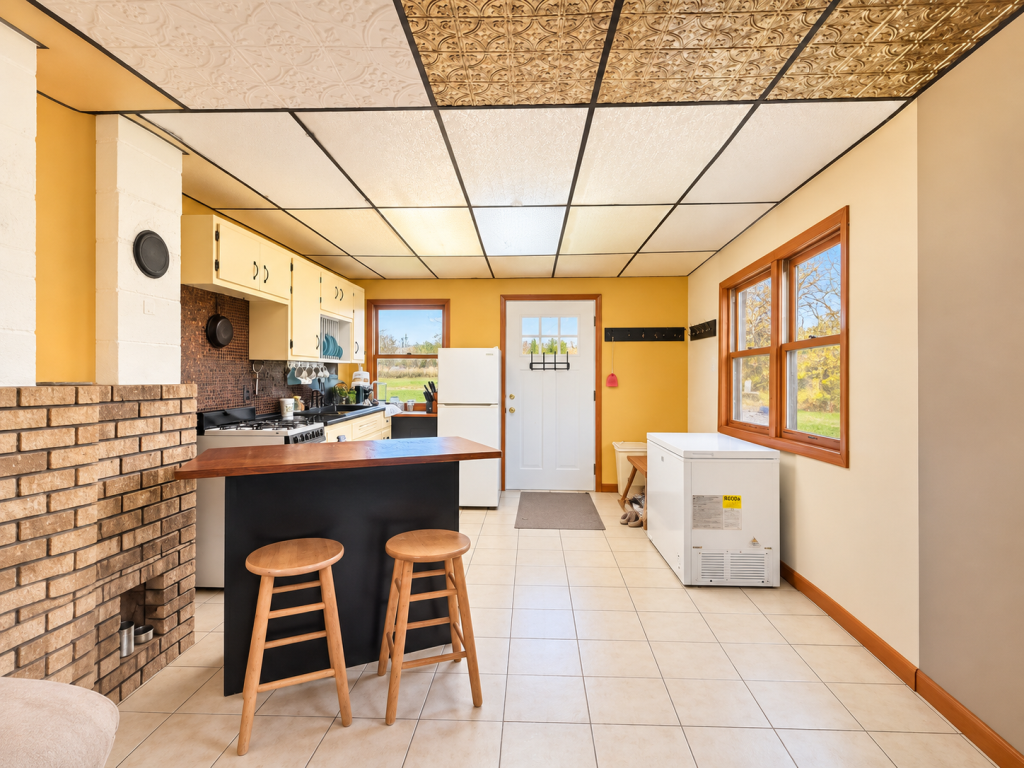 1982 single family home for sale at 20796 County Road 566 in Bovey, MN — 2 bed, 1 bath (photo 6 of 24)