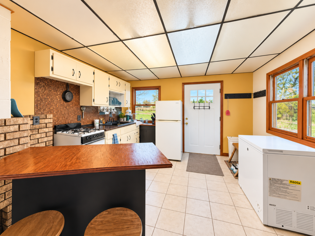 1982 single family home for sale at 20796 County Road 566 in Bovey, MN — 2 bed, 1 bath (photo 7 of 24)