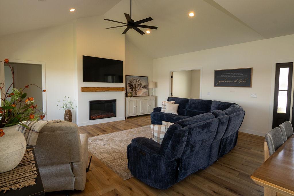 2025 single family home for sale at 1949 Rosewood Lane SE in Alexandria, MN — 5 bed, 4 bath (photo 13 of 83)