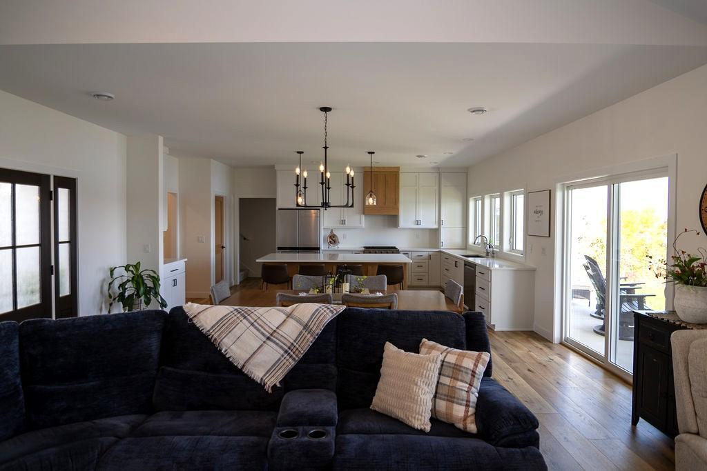 2025 single family home for sale at 1949 Rosewood Lane SE in Alexandria, MN — 5 bed, 4 bath (photo 10 of 83)