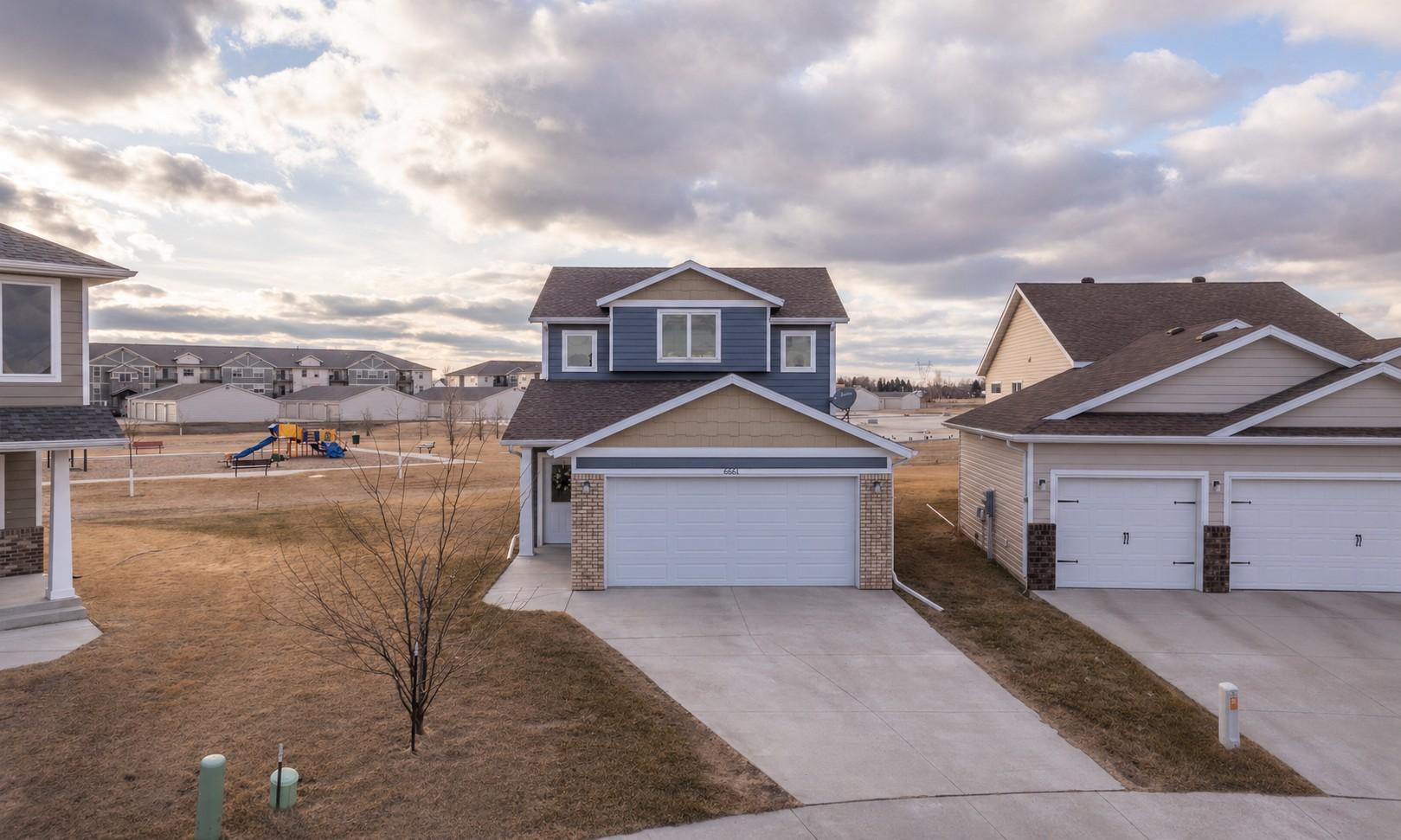 2017 single family home for sale at 6661 21st Street S in Fargo, ND — 3 bed, 3 bath (photo 5 of 39)