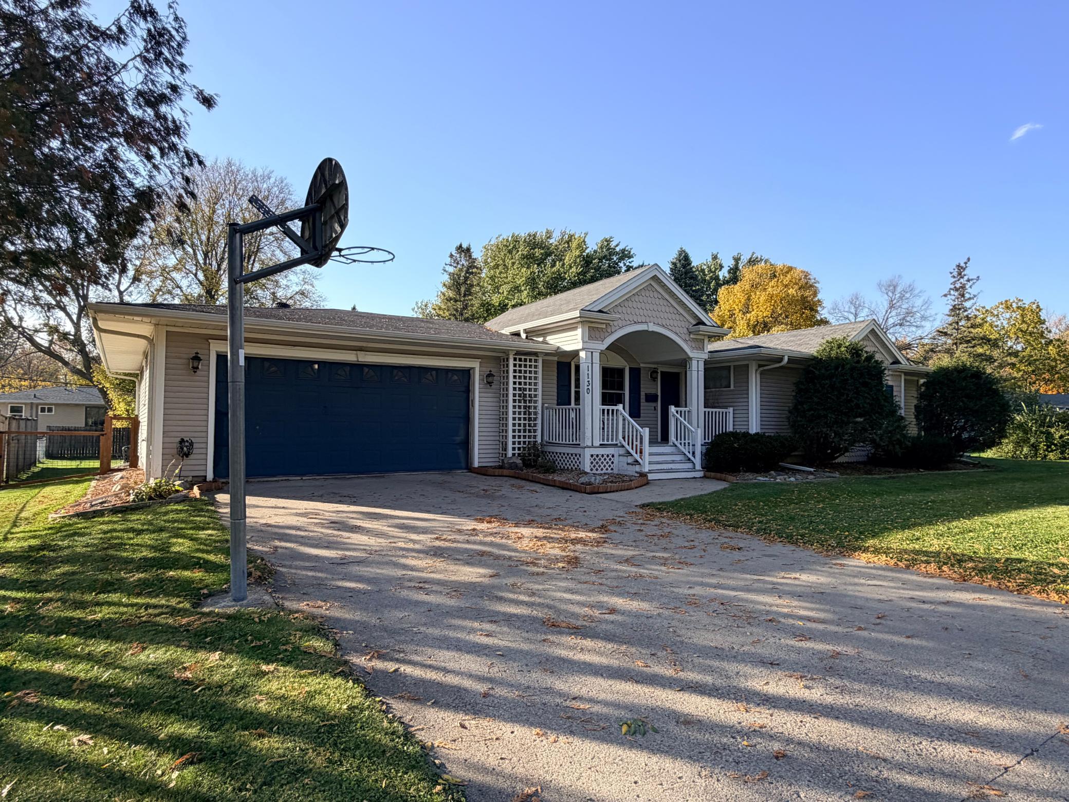 1968 single family home for sale at 1130 Phinney Avenue in Detroit Lakes, MN — 5 bed, 3 bath (photo 2 of 74)