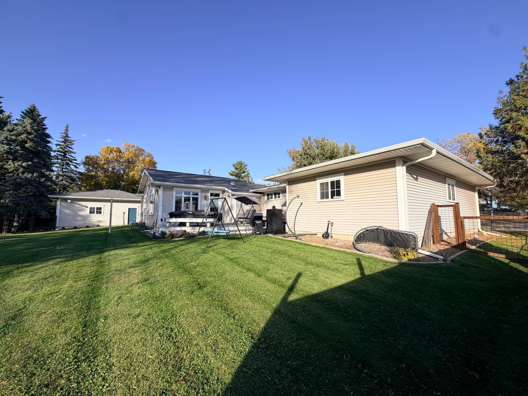 1968 single family home for sale at 1130 Phinney Avenue in Detroit Lakes, MN — 5 bed, 3 bath (photo 12 of 74)