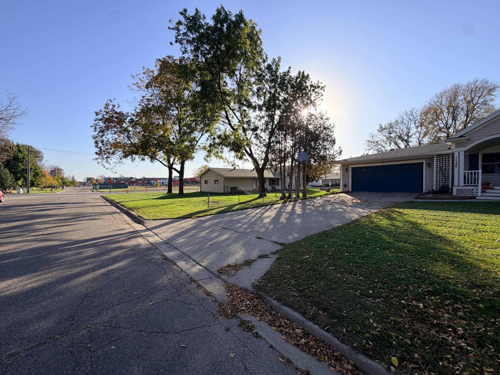 1968 single family home for sale at 1130 Phinney Avenue in Detroit Lakes, MN — 5 bed, 3 bath (photo 7 of 74)