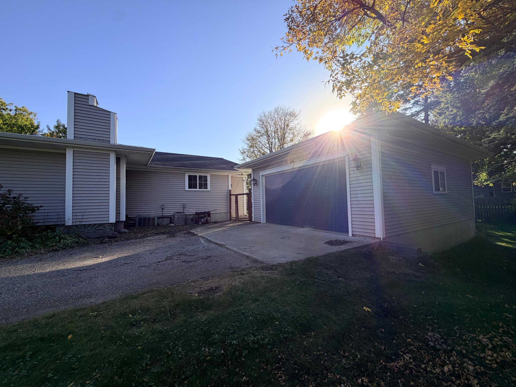1968 single family home for sale at 1130 Phinney Avenue in Detroit Lakes, MN — 5 bed, 3 bath (photo 8 of 74)