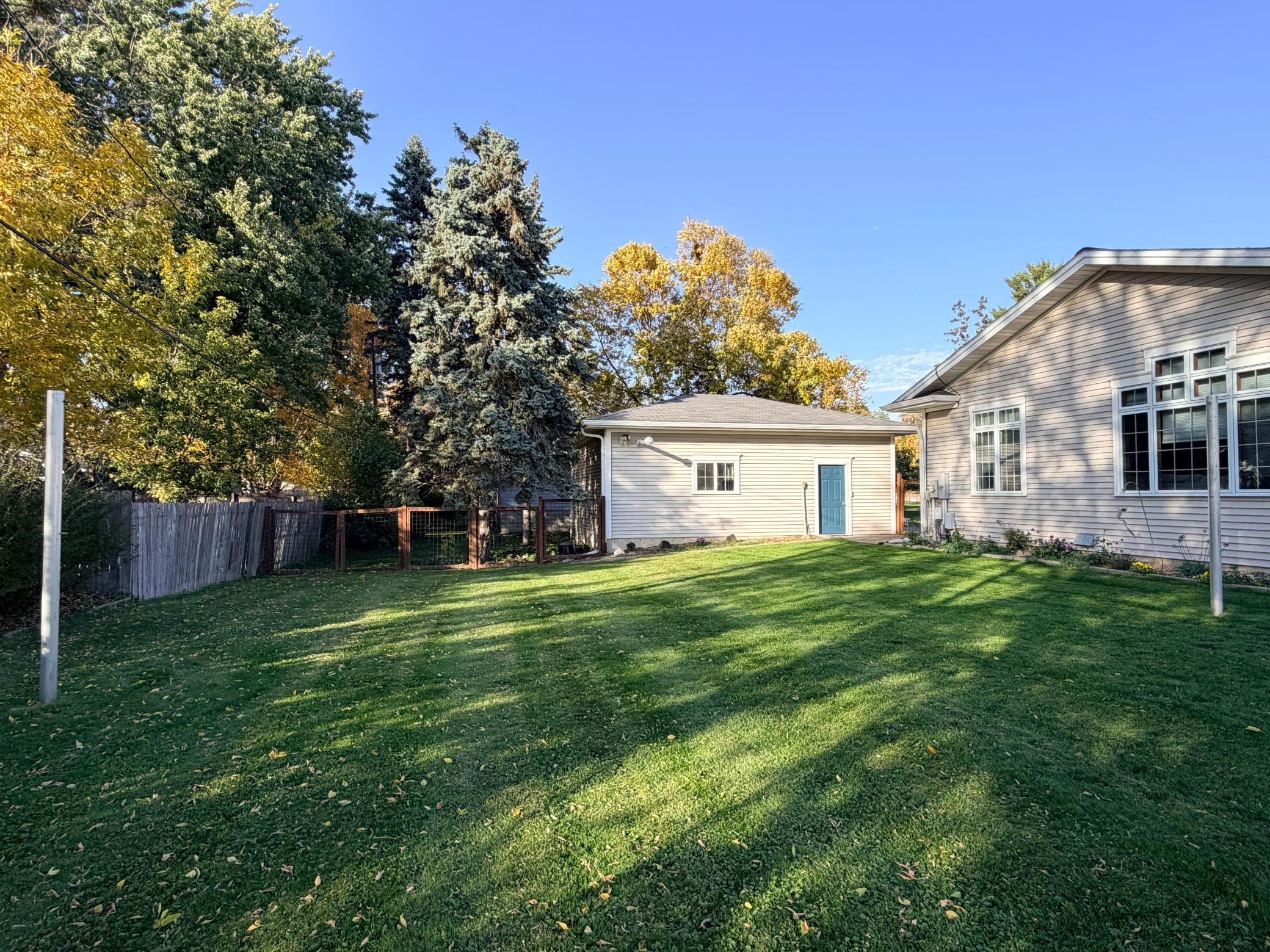 1968 single family home for sale at 1130 Phinney Avenue in Detroit Lakes, MN — 5 bed, 3 bath (photo 10 of 74)