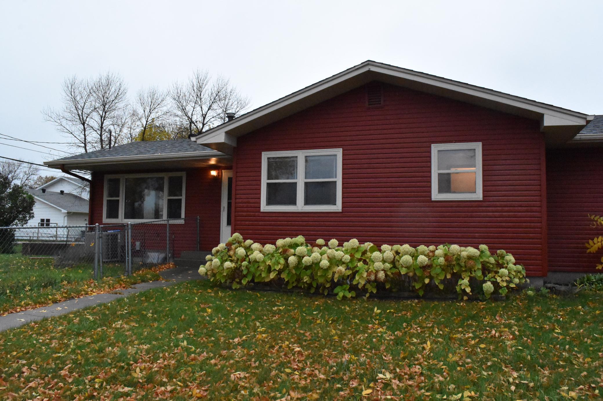 1965 single family home for sale at 402 Maple Lane in Moorhead, MN — 3 bed, 3 bath (photo 2 of 47)