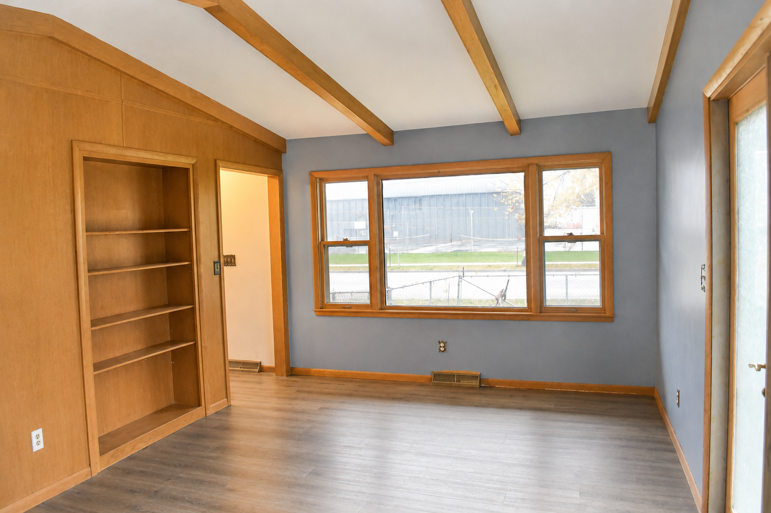 1965 single family home for sale at 402 Maple Lane in Moorhead, MN — 3 bed, 3 bath (photo 18 of 47)