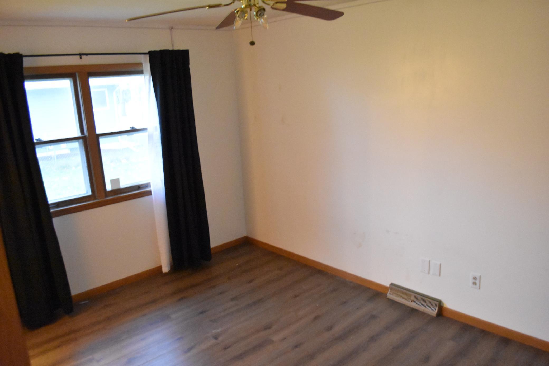 1965 single family home for sale at 402 Maple Lane in Moorhead, MN — 3 bed, 3 bath (photo 21 of 47)