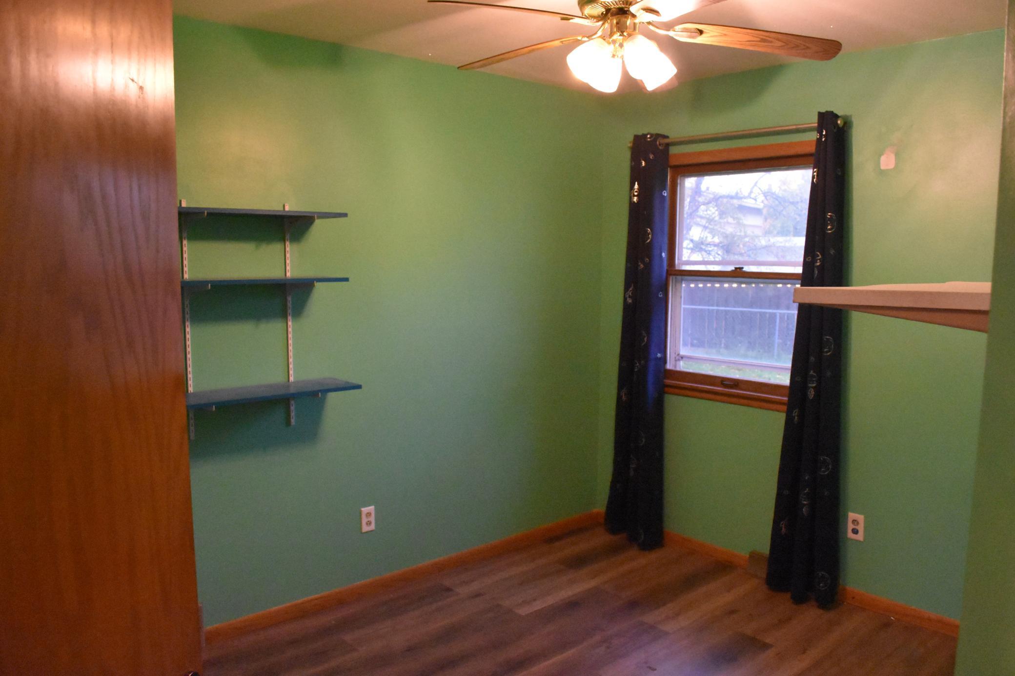 1965 single family home for sale at 402 Maple Lane in Moorhead, MN — 3 bed, 3 bath (photo 23 of 47)