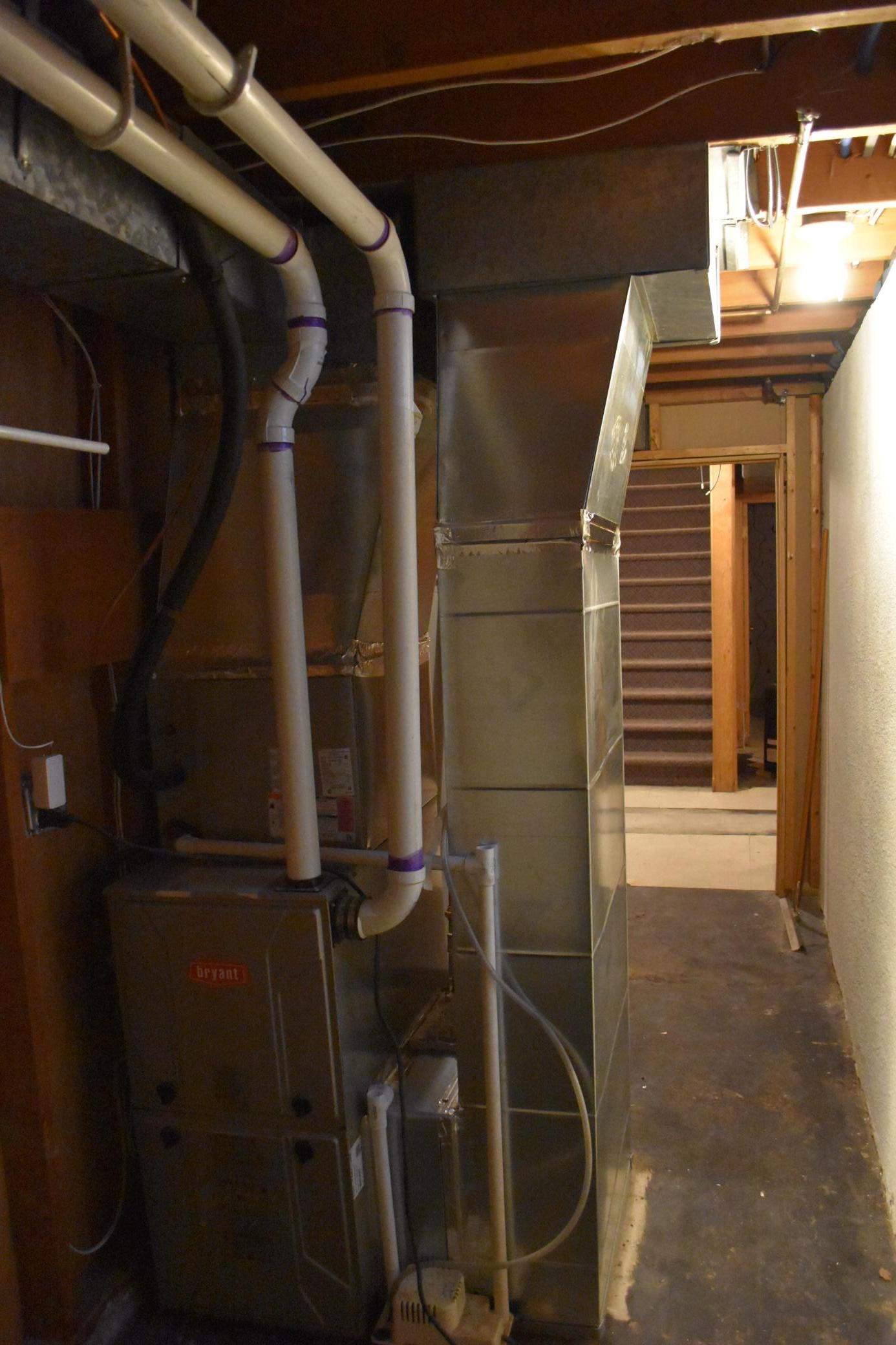 1965 single family home for sale at 402 Maple Lane in Moorhead, MN — 3 bed, 3 bath (photo 31 of 47)