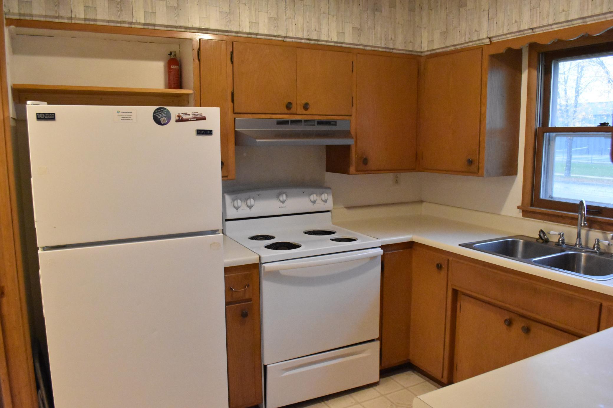 1965 single family home for sale at 402 Maple Lane in Moorhead, MN — 3 bed, 3 bath (photo 5 of 47)