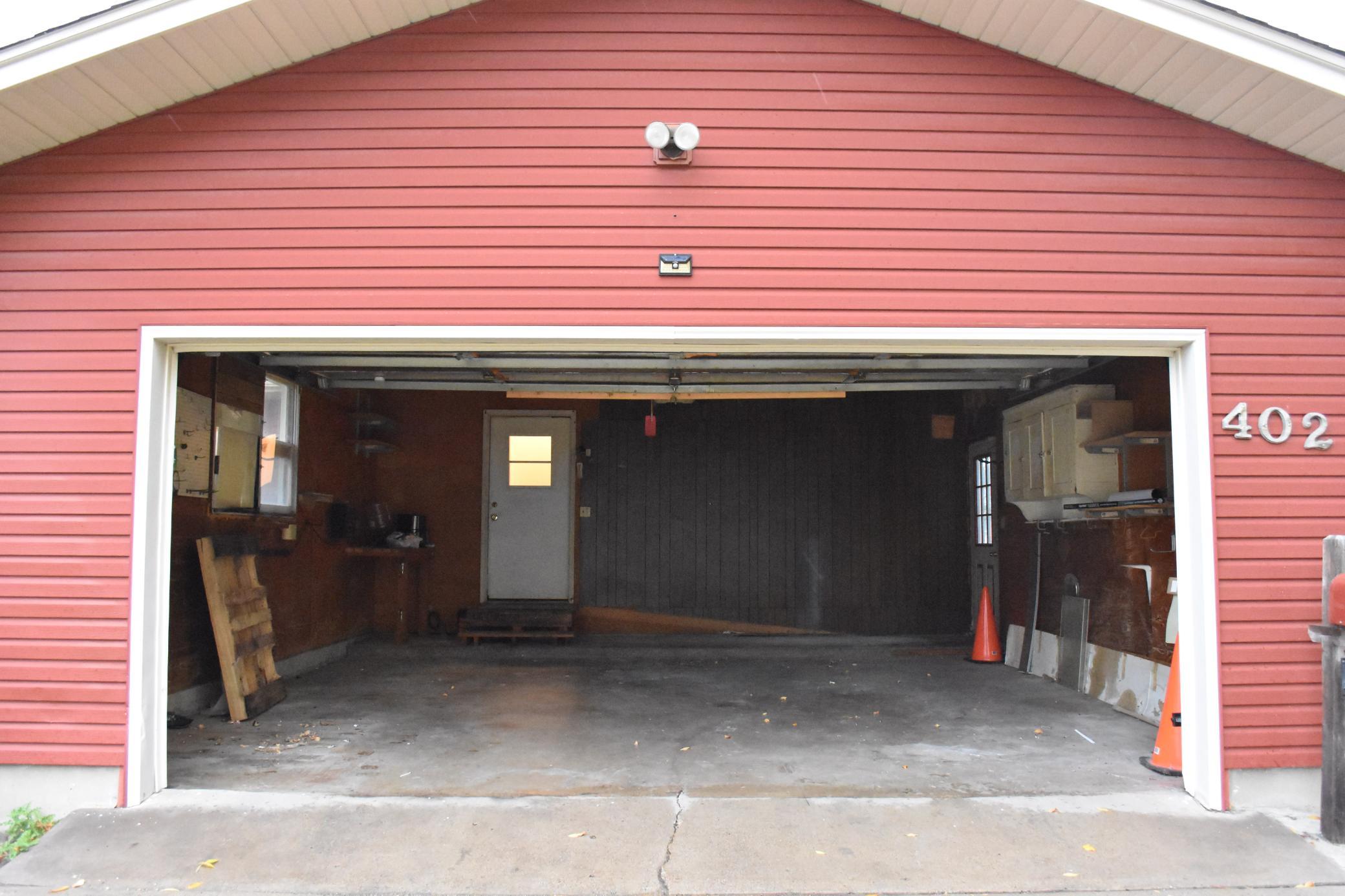 1965 single family home for sale at 402 Maple Lane in Moorhead, MN — 3 bed, 3 bath (photo 46 of 47)