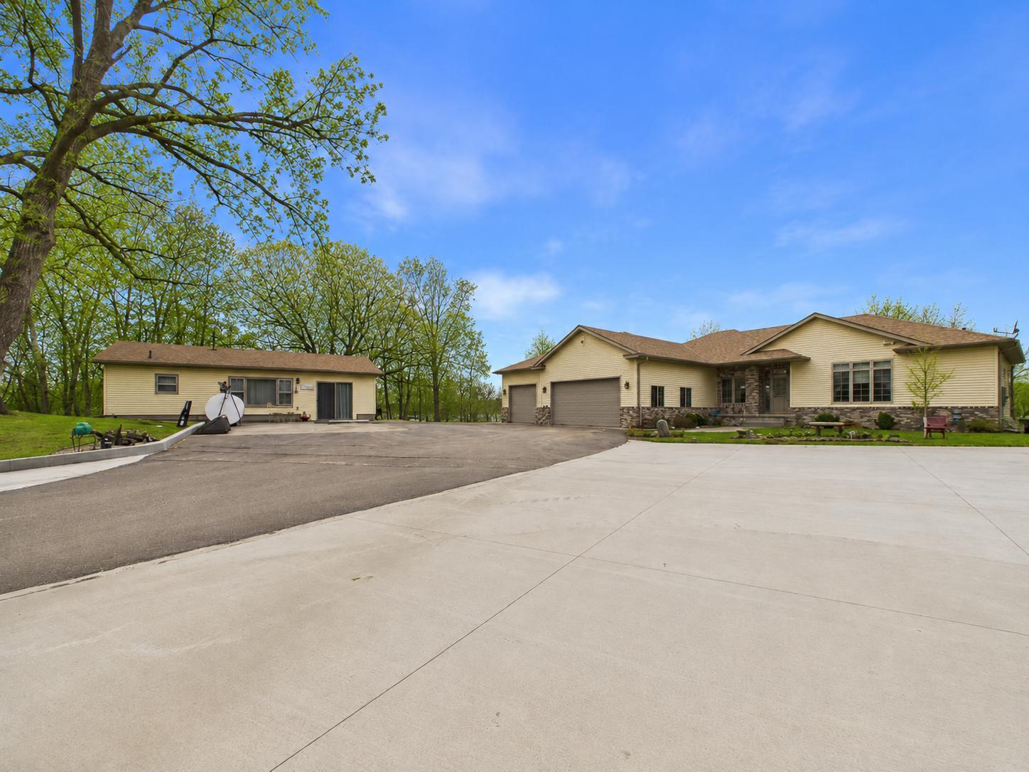 2006 single family home for sale at 18559 Empire Trail in Burtrum, MN — 5 bed, 5 bath (photo 2 of 72)