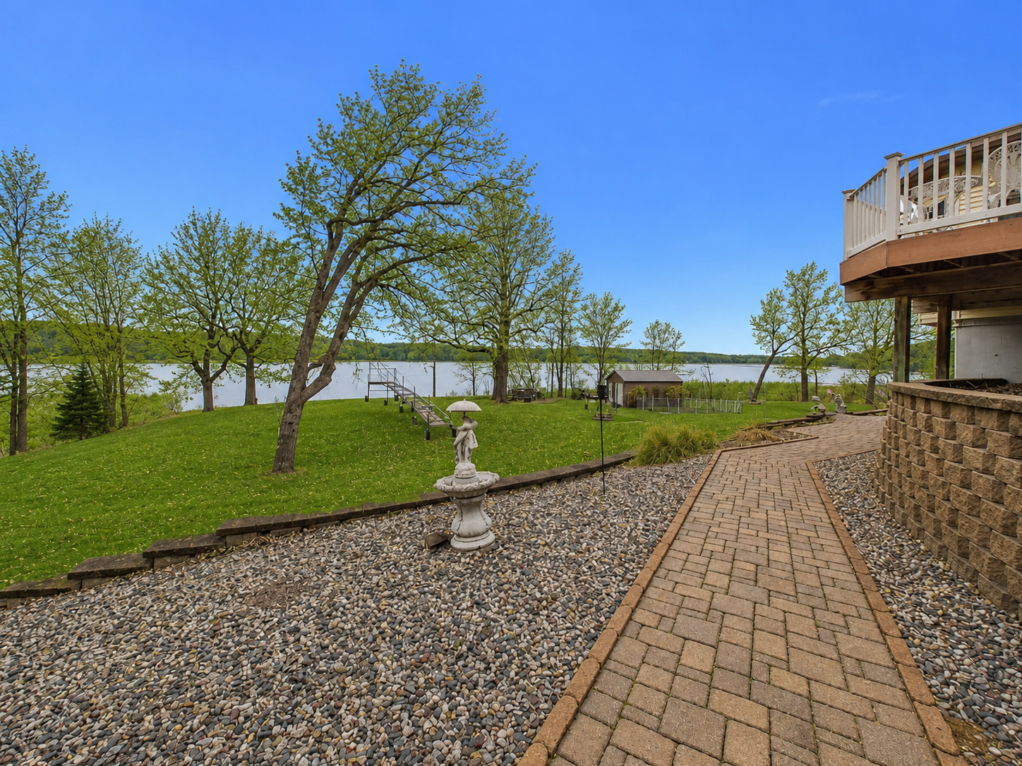 2006 single family home for sale at 18559 Empire Trail in Burtrum, MN — 5 bed, 5 bath (photo 12 of 72)