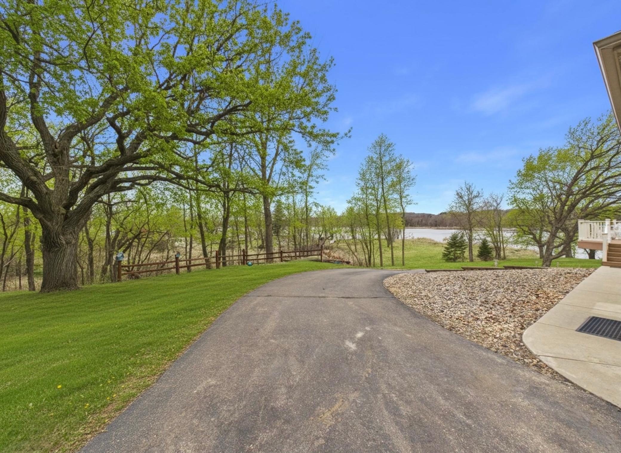 2006 single family home for sale at 18559 Empire Trail in Burtrum, MN — 5 bed, 5 bath (photo 4 of 72)